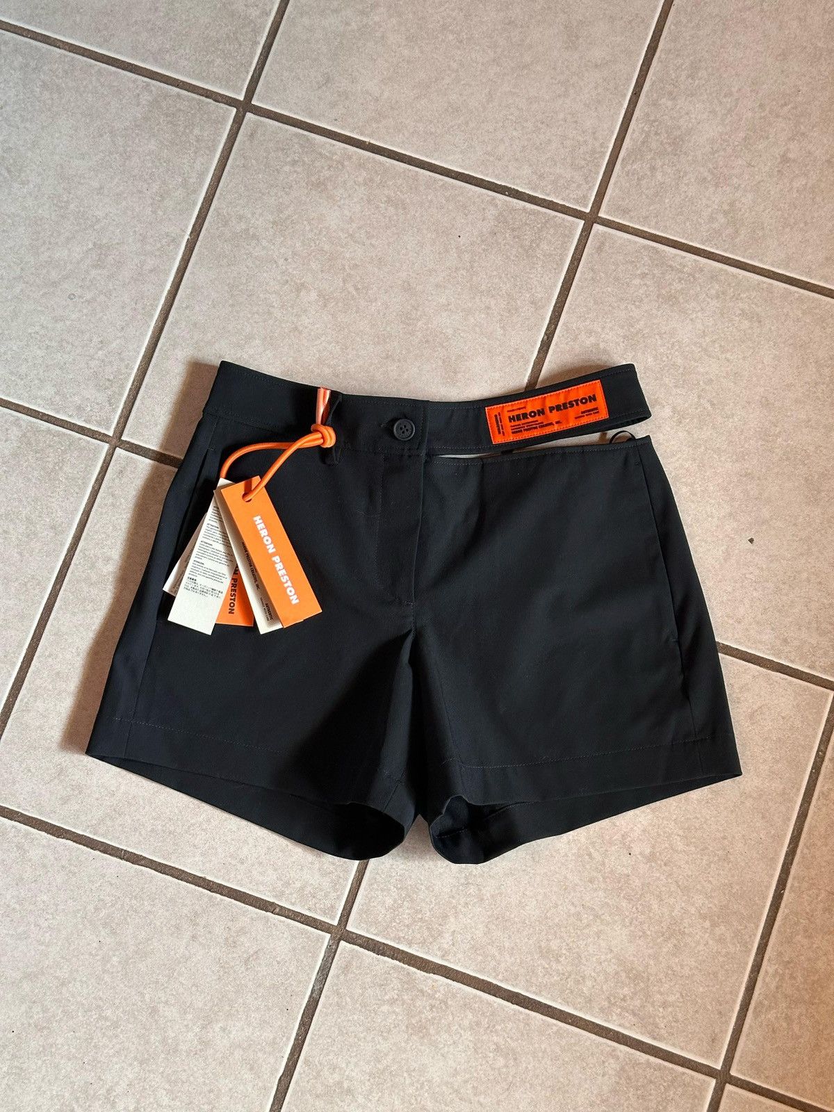 Heron Preston Heron Preston logo-patch cut-out shorts Size 25" / US 0 / IT 36 - 1 Thumbnail