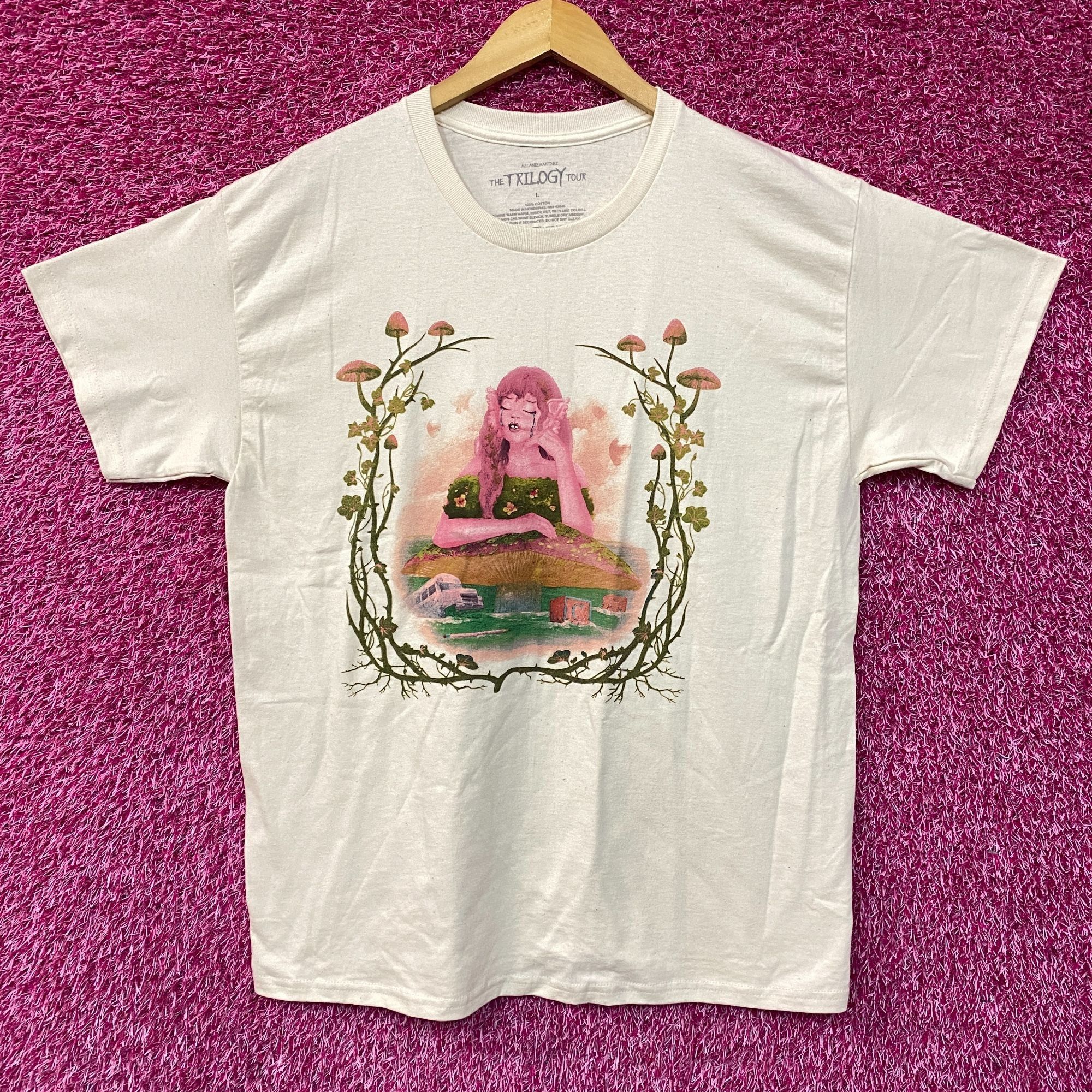 Other Melanie Martinez Trilogy Tour Beige Tshirt size Large Size US L / EU 52-54 / 3 - 1 Thumbnail