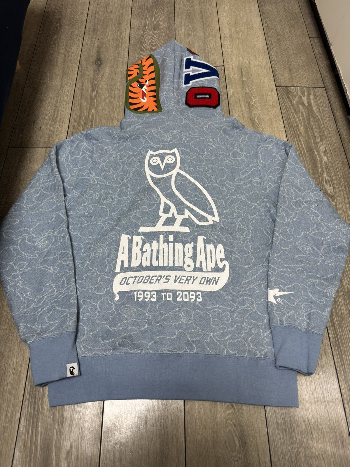 Bape × October's Very Own BAPE x OVO Neon 1st Camo Jacquard Shark Hoodie L Size US L / EU 52-54 / 3 - 1 Thumbnail
