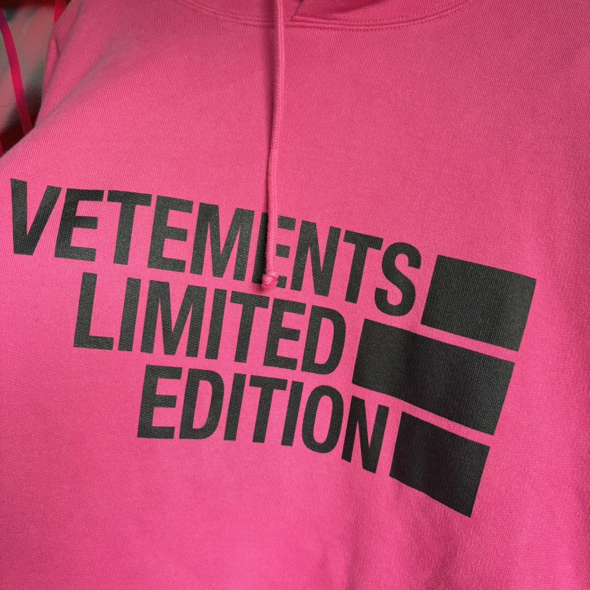 Vetements Pink Vetements Big Logo Hoodie Size S Size US S / EU 44-46 / 1 - 3 Thumbnail