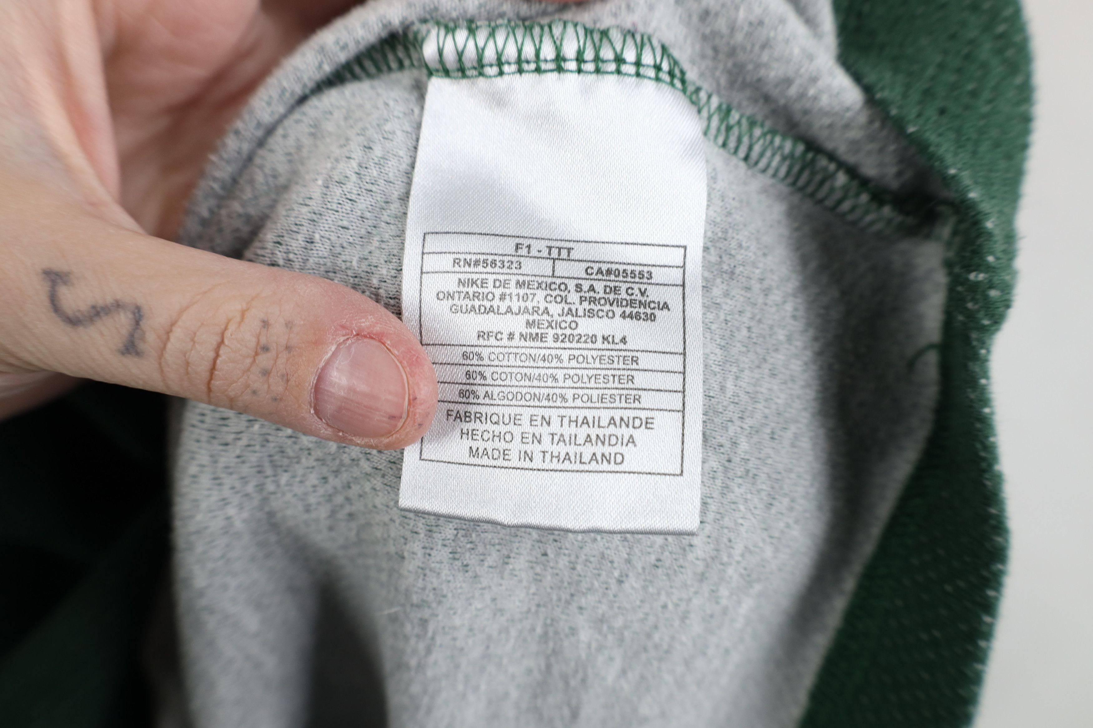 Nike Vintage Nike Scott Mini Swoosh Jersey Knit T-Shirt Green Size US L / EU 52-54 / 3 - 9 Thumbnail