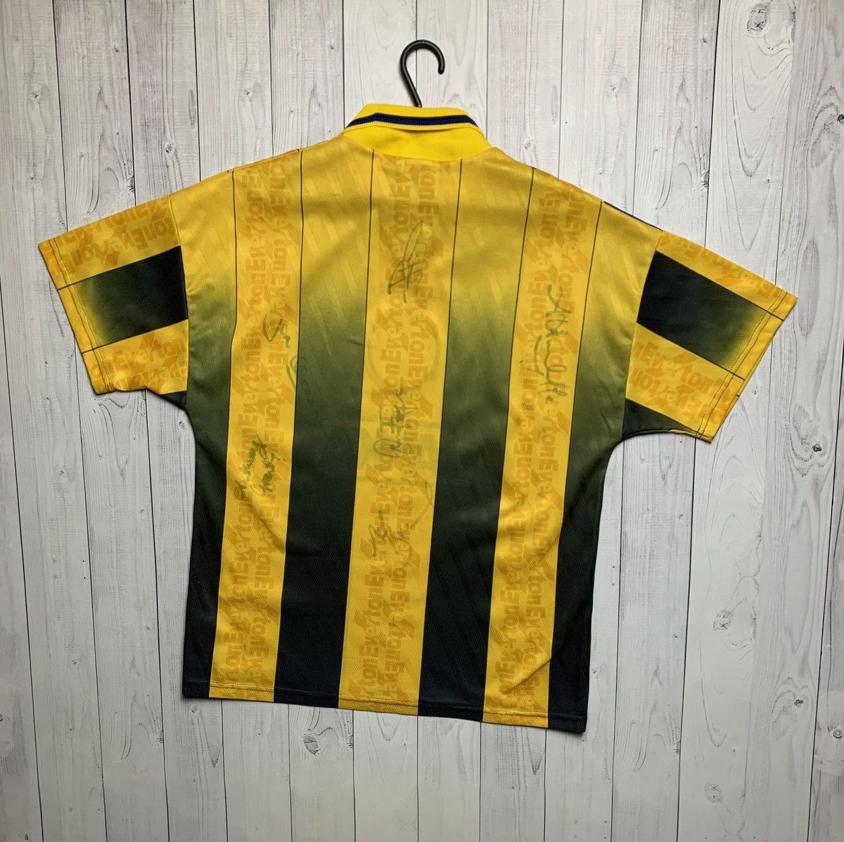 Umbro × Vintage Vintage Everton soccer jersey size M rare yellow away Size US M / EU 48-50 / 2 - 6 Thumbnail