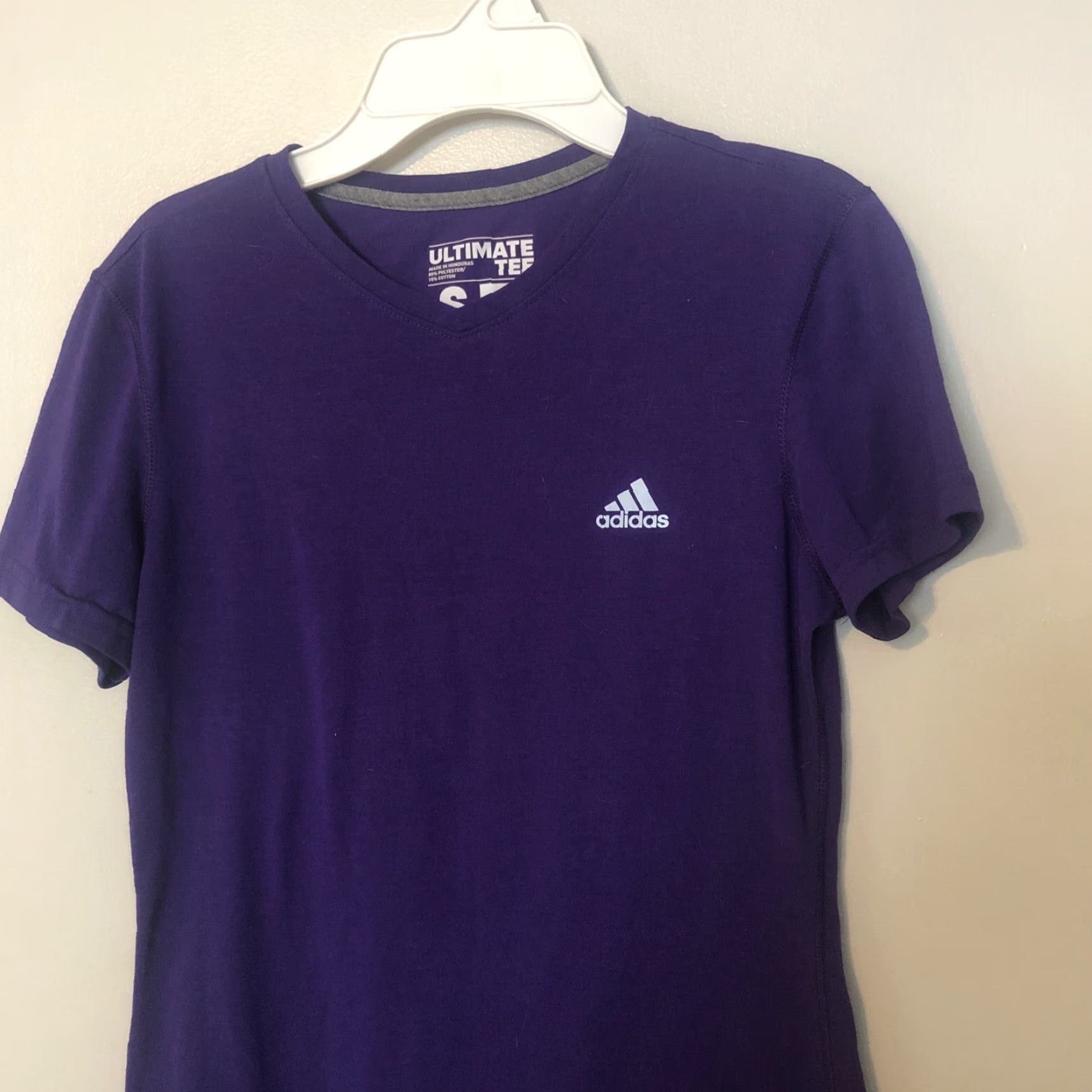 Adidas Adidas Ultimate Tee T-Shirt V-Neck Purple Logo S Top Women Shirt Short Sleeve Activewear Casual Lightweight Athletic Fit Modern Best-Selling Logo Tee Size S / US 4 / IT 40 - 2 Thumbnail