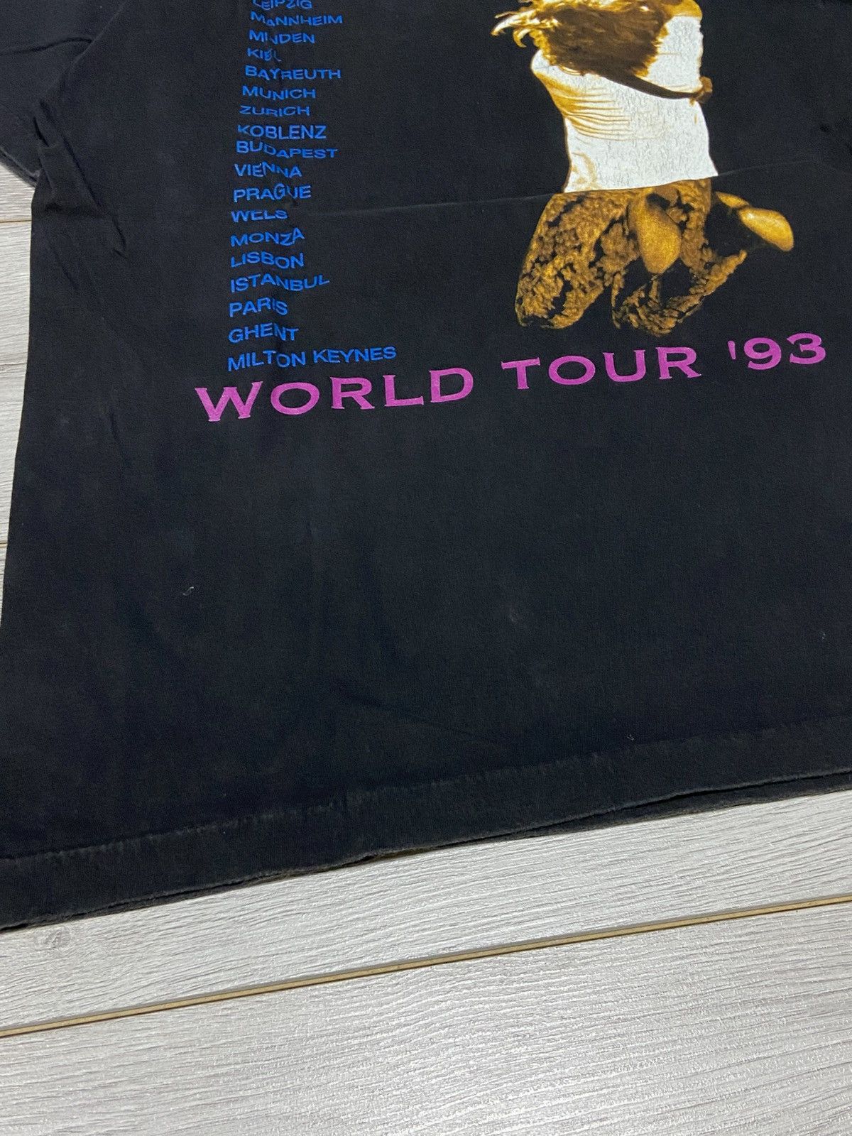 Bon Jovi Vintage 1993 Bon Jovi world tour T-Shirt Size US L / EU 52-54 / 3 - 8 Thumbnail