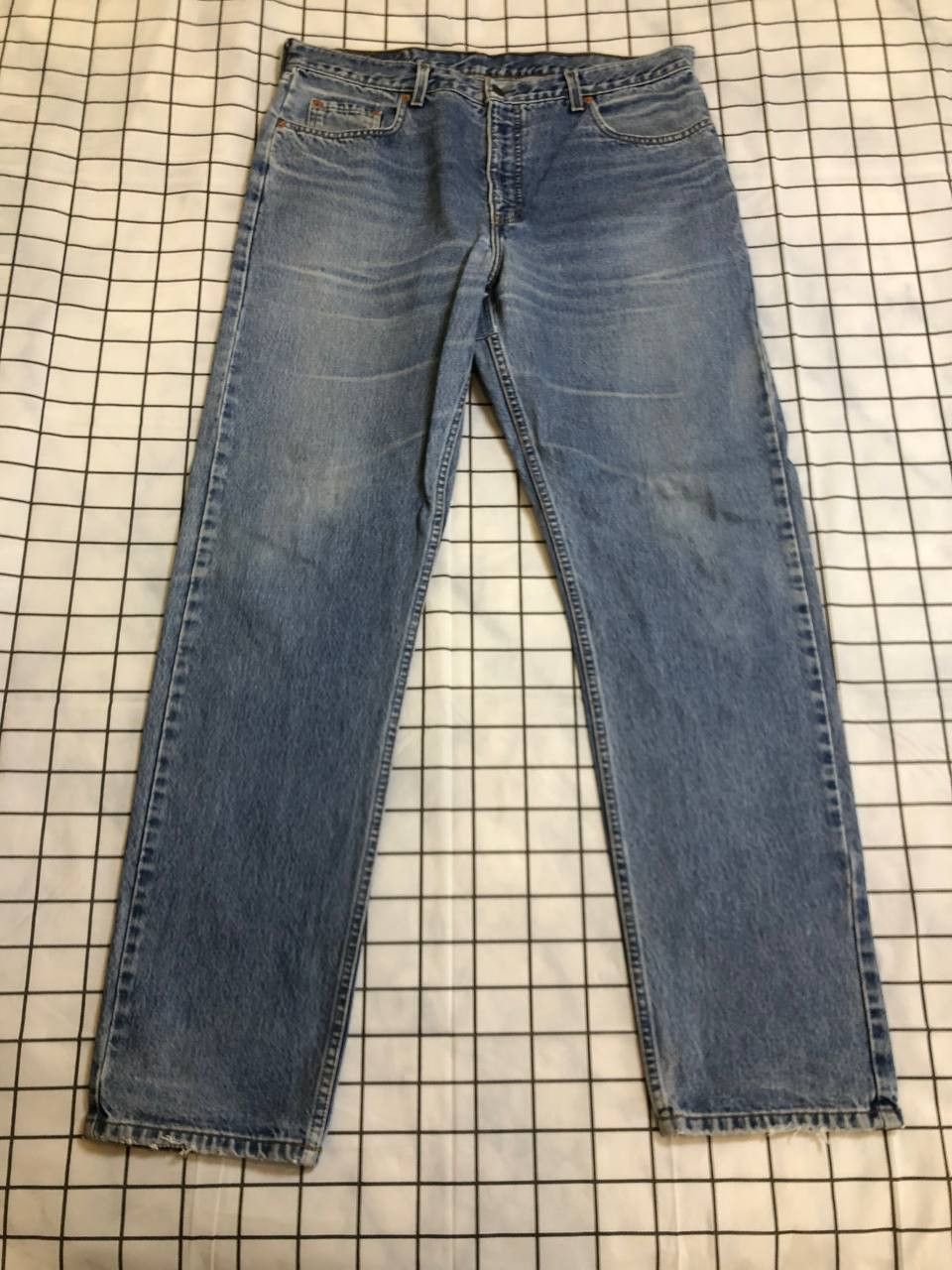 Levi's Vintage 615 Levi's Relaxed Jeans Light Wash Denim Pocket Size US 40 / EU 56 - 1 Thumbnail