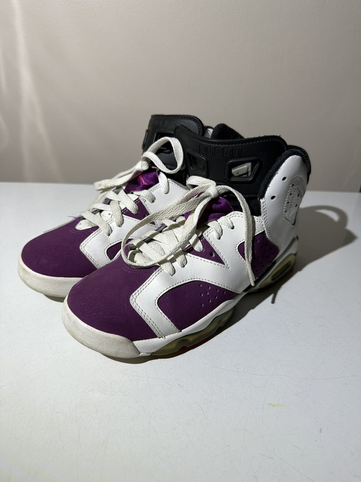Jordan Brand Jordan 6 Retro Grape (GS) Size US 7 / EU 40 - 1 Thumbnail