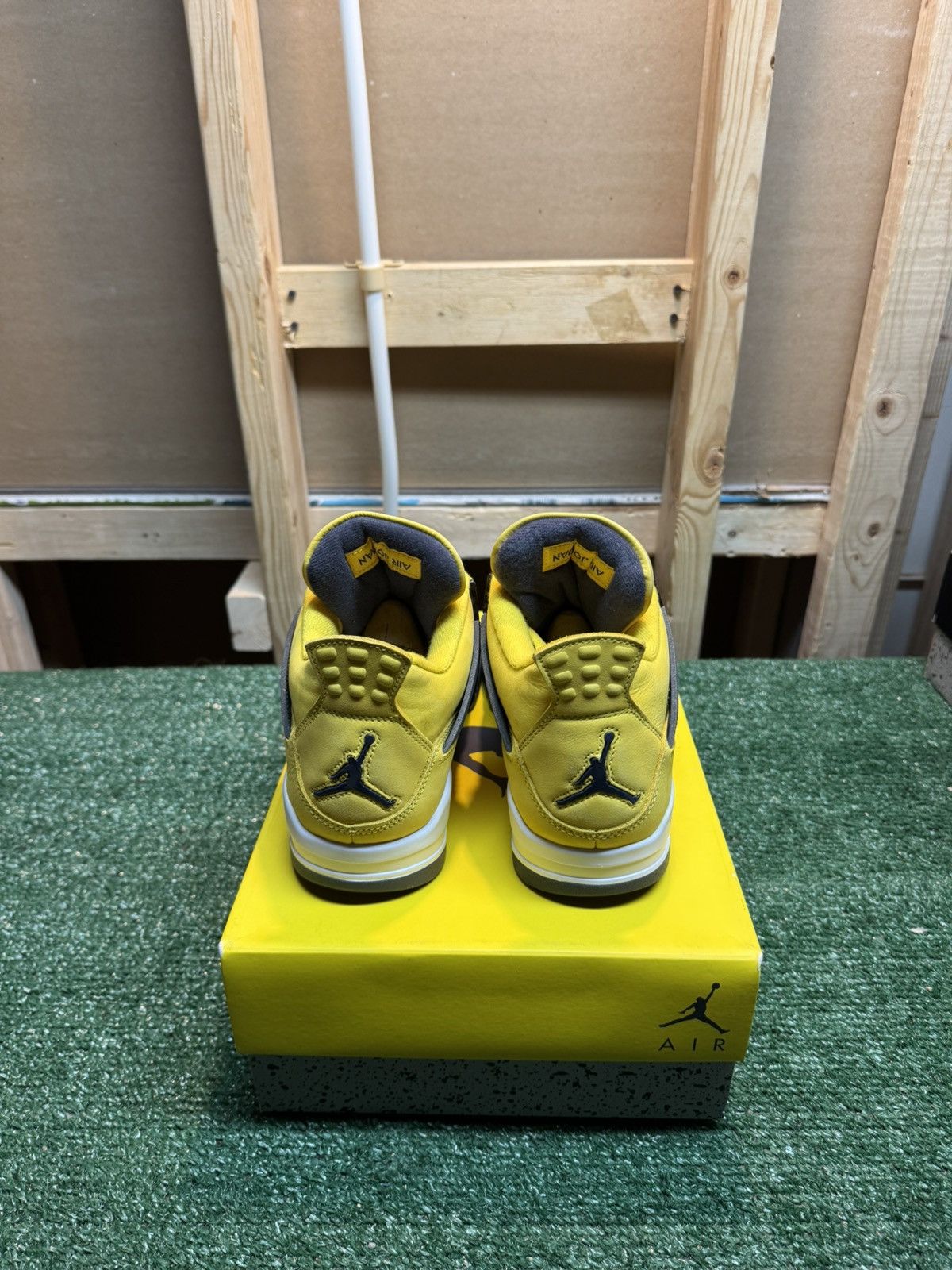 Jordan Brand Jordan Retro 4 Lightning Size 9 Size US 9 / EU 42 - 8 Thumbnail