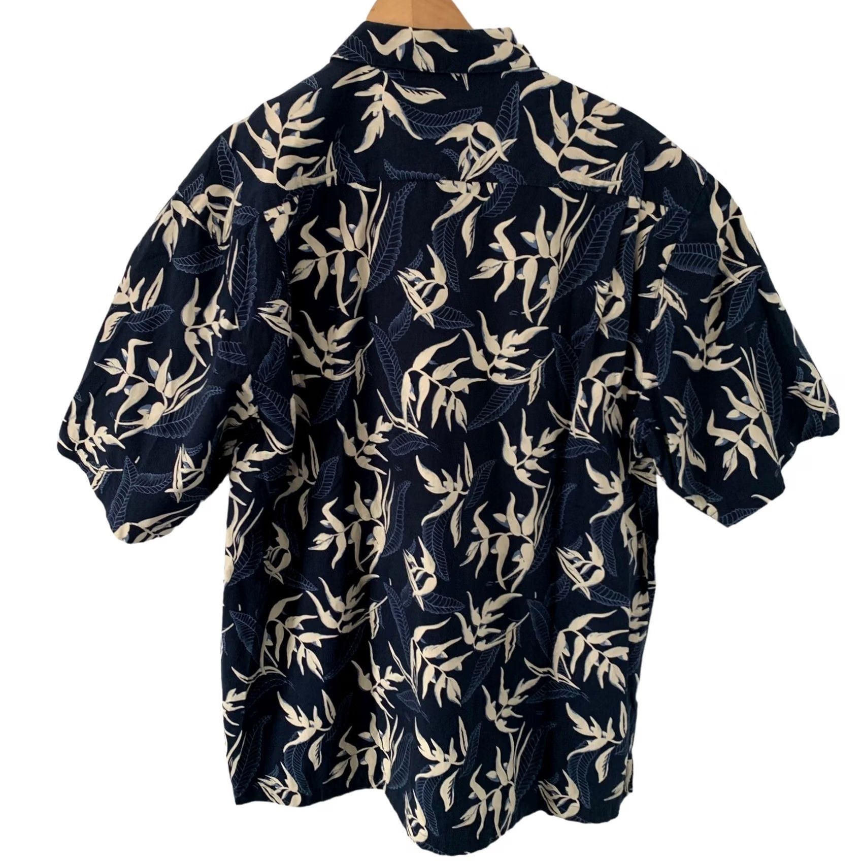 Vintage Columbia Shirt Mens Large Navy Blue Floral Print Short Sleeve Button-Up Size US L / EU 52-54 / 3 - 5 Thumbnail