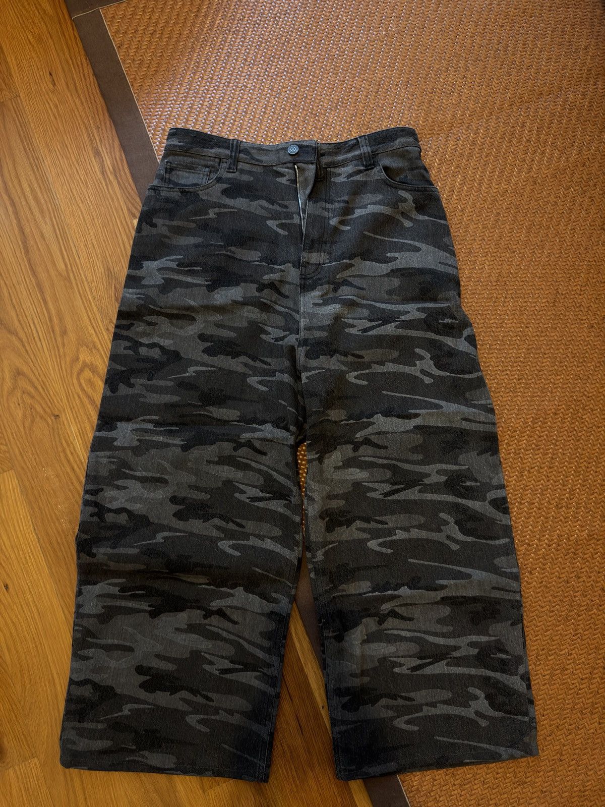Balenciaga Balenciaga Black Camo Baggy Denim Size US 32 / EU 48 - 1 Thumbnail
