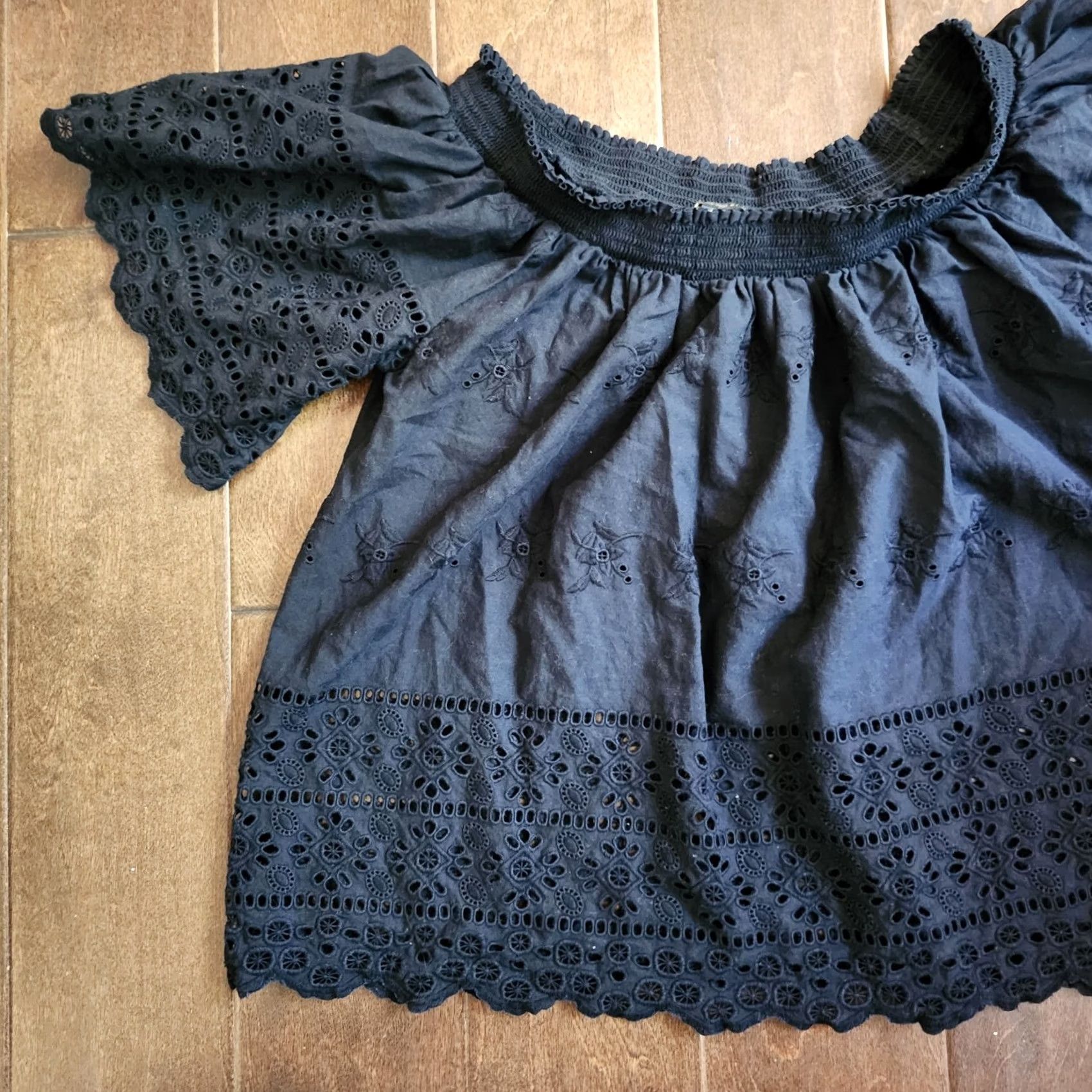 Forever 21 FOREVER 21 Blouse Women's Cropped Sleeveless Black Small Regular Size S Top Shirt Casual All Seasons Party/Cocktail Travel Mens Girls Women Size S / US 4 / IT 40 - 3 Thumbnail