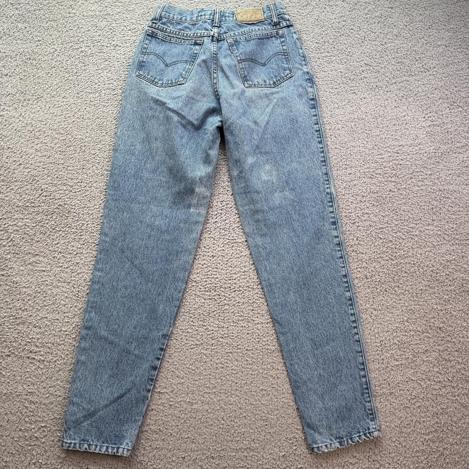 Levi's Vintage 90s Levis High Waisted Mom Jeans Light Wash Denim 26 Size 26" / US 2 / IT 38 - 2 Thumbnail