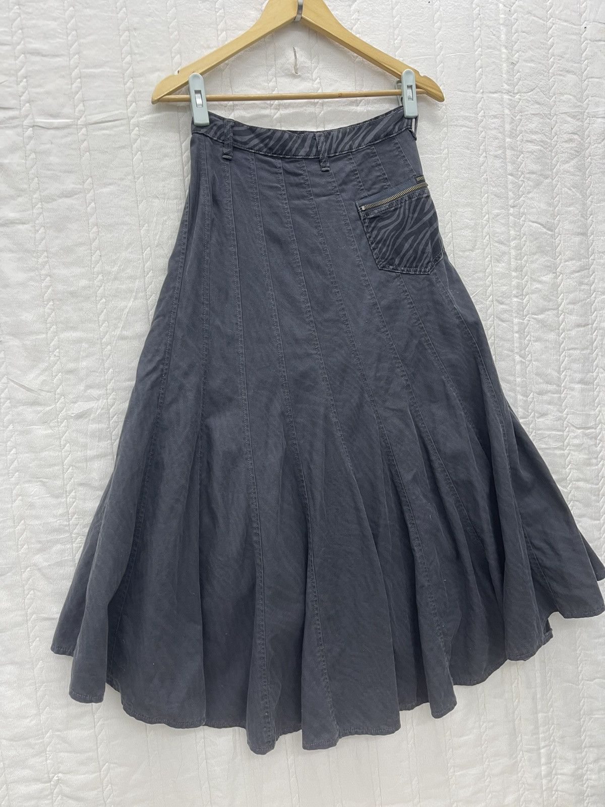 Hysteric Glamour ARCHIVE💥HYSTERIC GLAMOUR TIGER STRIPED MIDI SKIRT Size 26" / US 2 / IT 38 - 6 Thumbnail