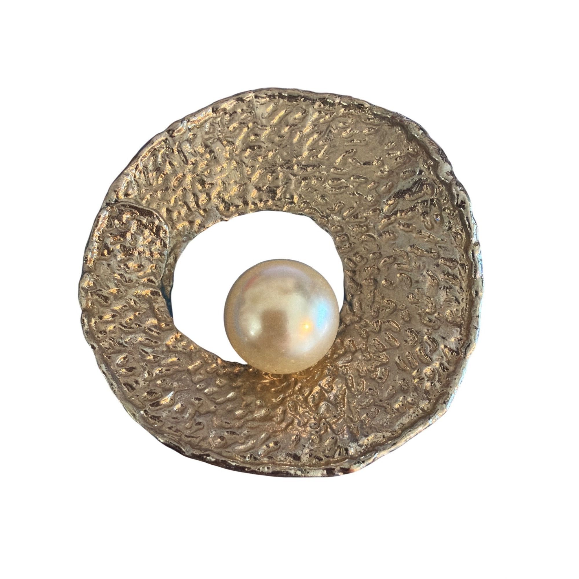 Other Large Textured Silver Tone Statement Pendant Necklace Omega Size ONE SIZE - 3 Thumbnail