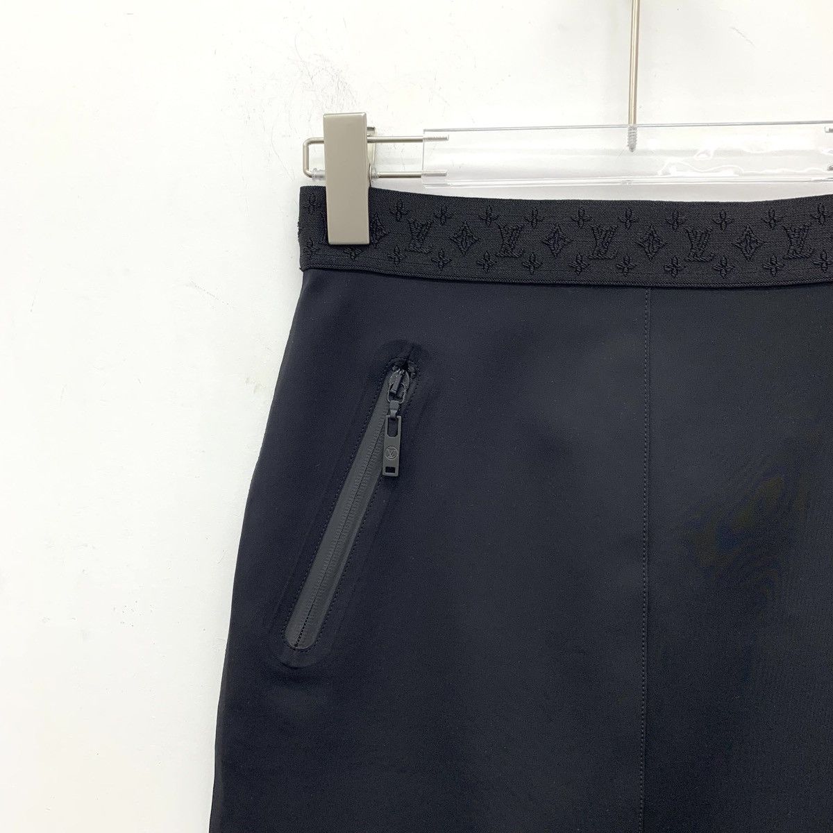 Louis Vuitton Louis Vuitton Black Monogram Logo Casual Midi Skirt K26WX Size 26" / US 2 / IT 38 - 3 Thumbnail