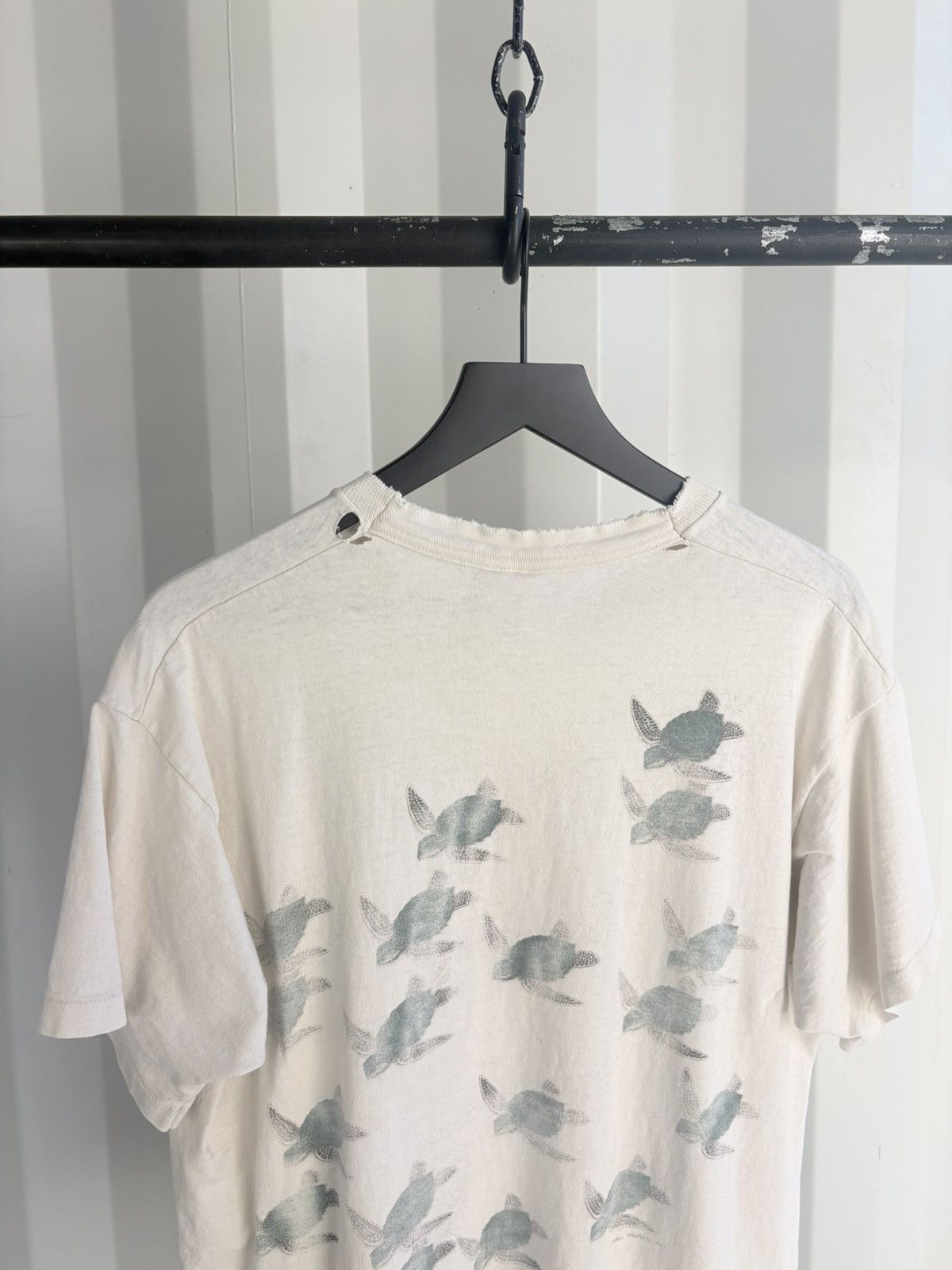 Vintage Thrashed Turtle Print Faded Distressed Shirt GRUNGE Size US XL / EU 56 / 4 - 4 Thumbnail