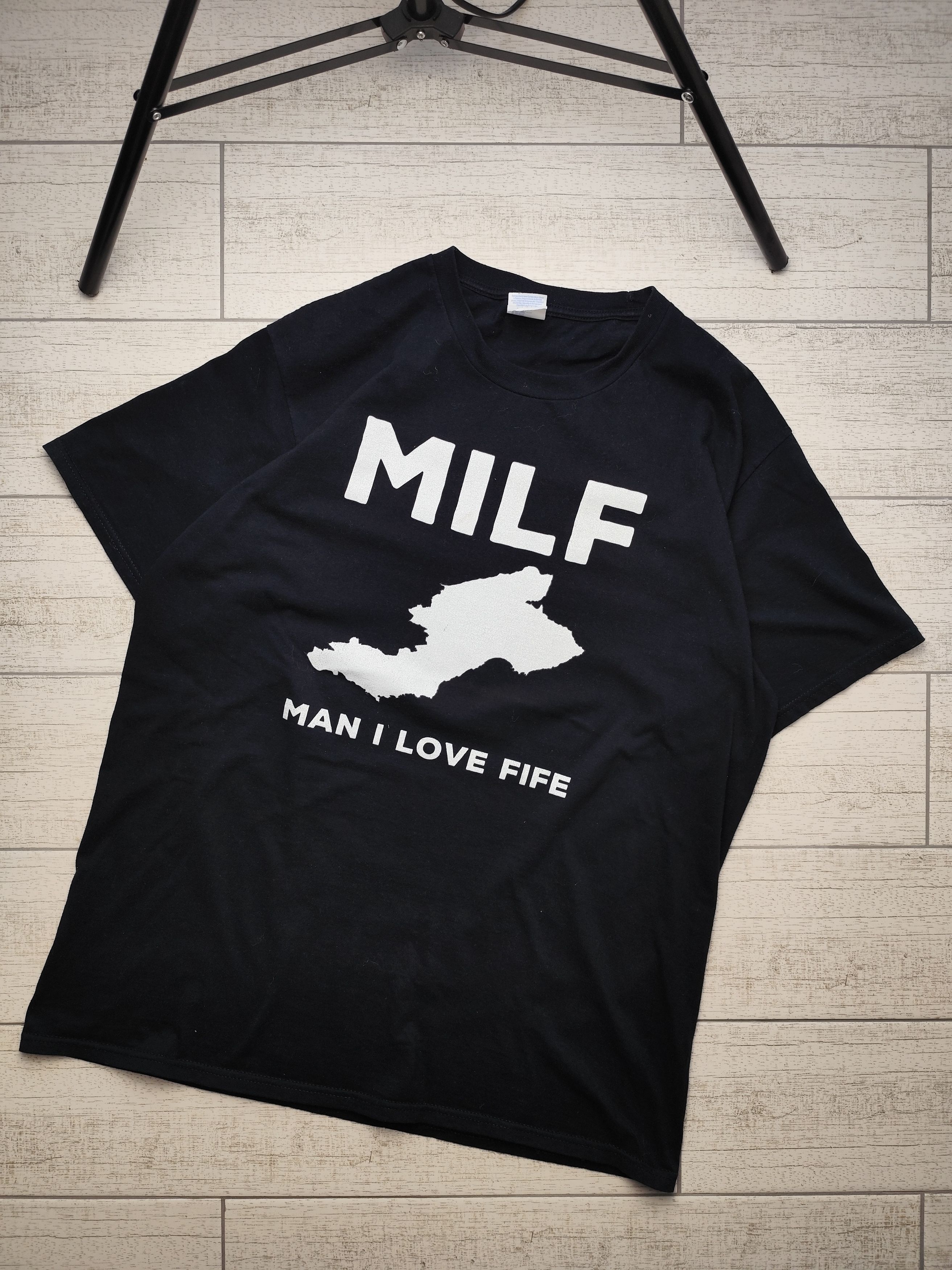 Vintage Vintage Y2K ADULT “ MILF HUNTER SEXY LOGO “ FUNNY Tee Size US L / EU 52-54 / 3 - 1 Thumbnail
