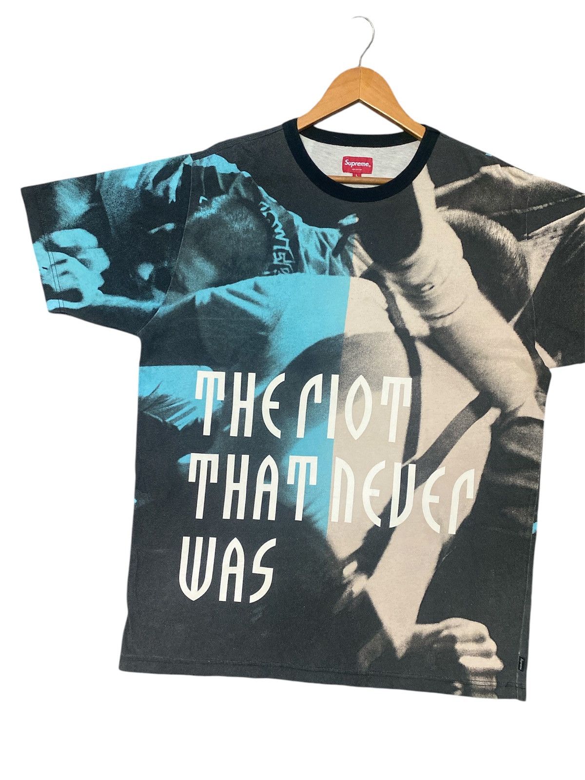 Supreme 💥RARE💥SUPREME THE RIOT THAT NEVER WAS SHIRT TEE🔥 Size US L / EU 52-54 / 3 - 3 Thumbnail