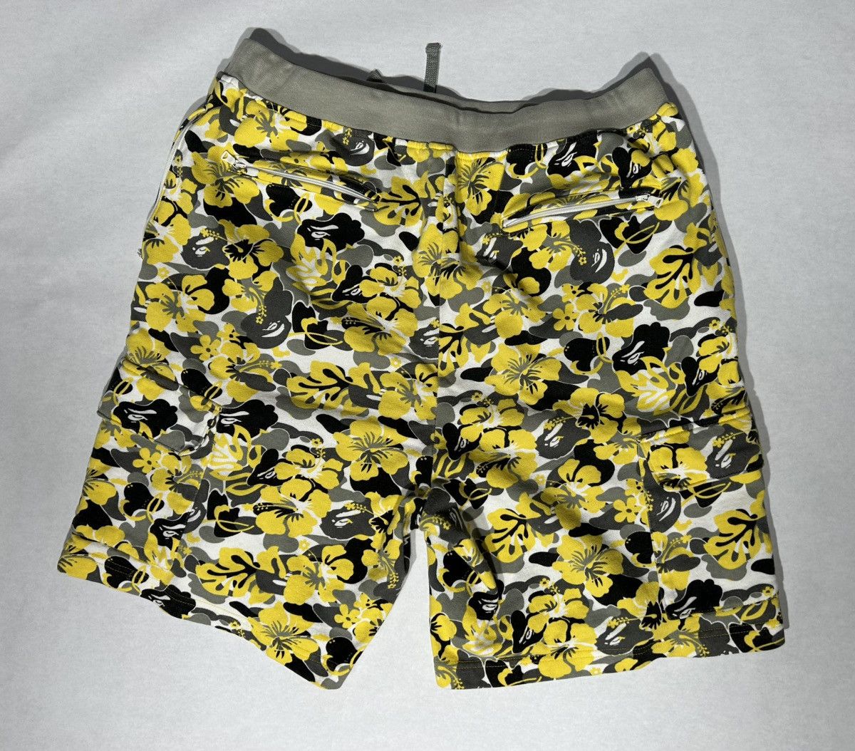 Bape Bape OG ’06 Hibiscus Aloha Camo Shorts Size US 32 / EU 48 - 2 Thumbnail