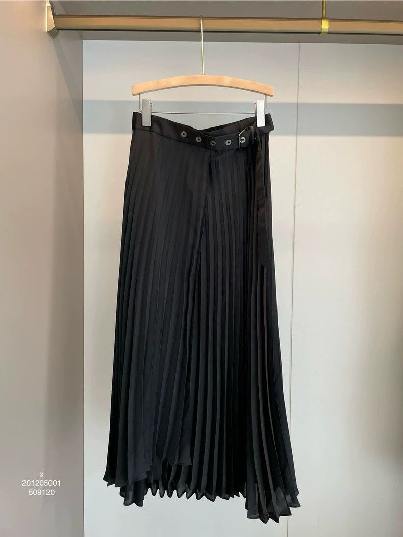 Brunello Cucinelli Brunello Cucinelli Black Pleated Skirt Size US 36 / EU 52 - 1 Thumbnail
