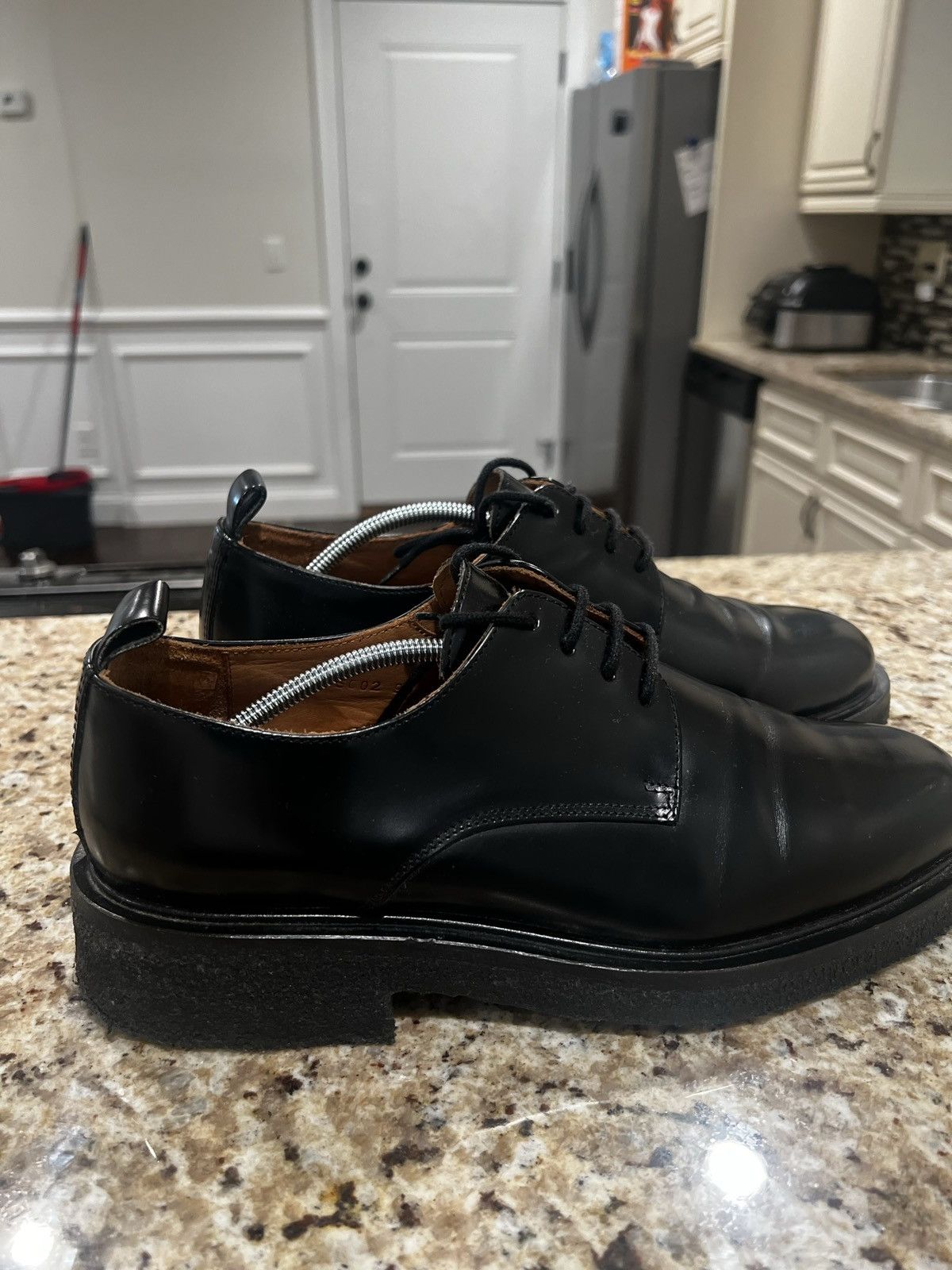 AMI AMI SMOOTH SHINY LEATHER DERBY GUM SOLE! Size US 9.5 / EU 42-43 - 3 Thumbnail