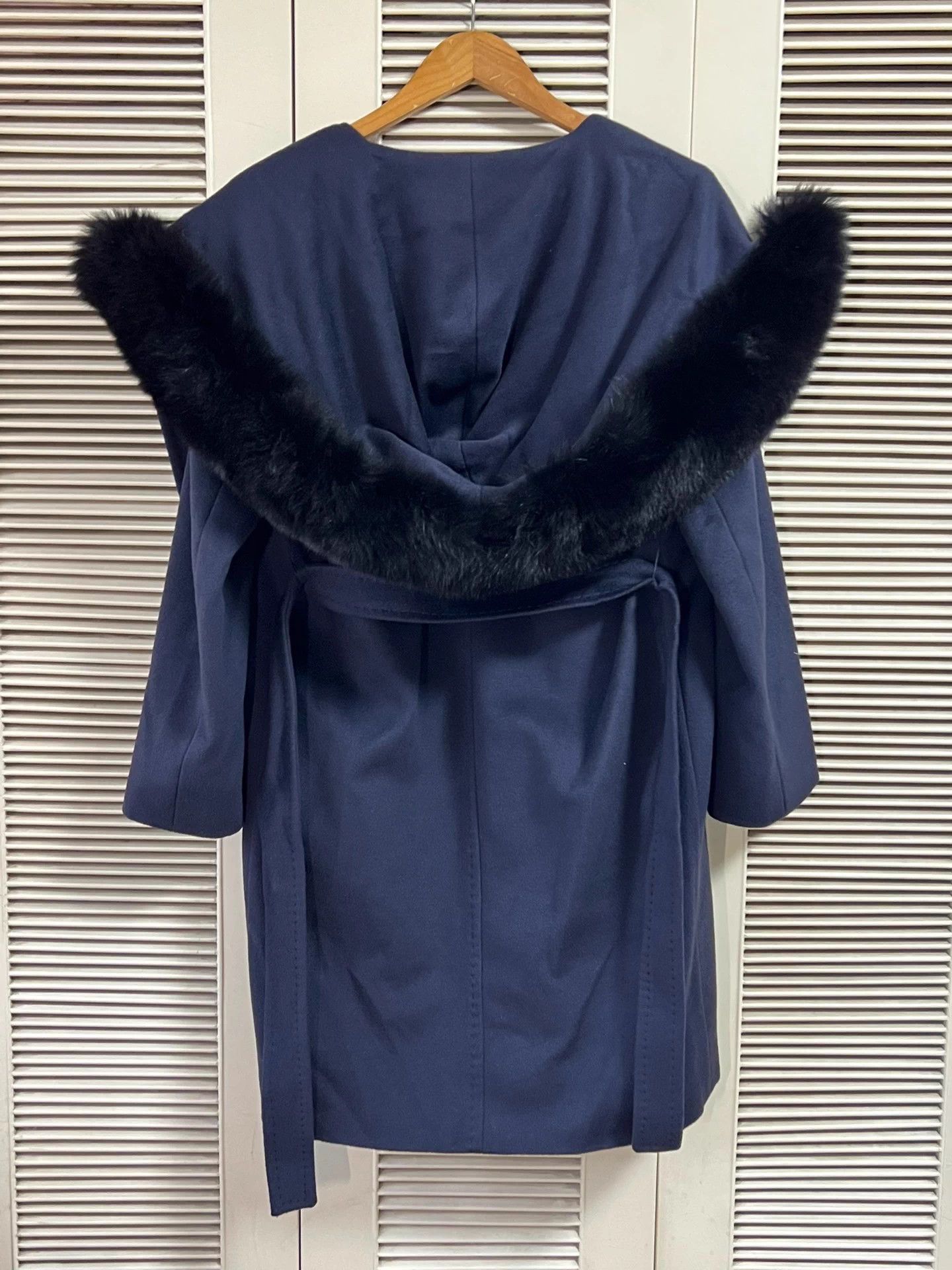 Max Mara MaxMara Women's Wool Dressing Gown Navy Fox Fur 38 Size S / US 4 / IT 40 - 2 Thumbnail