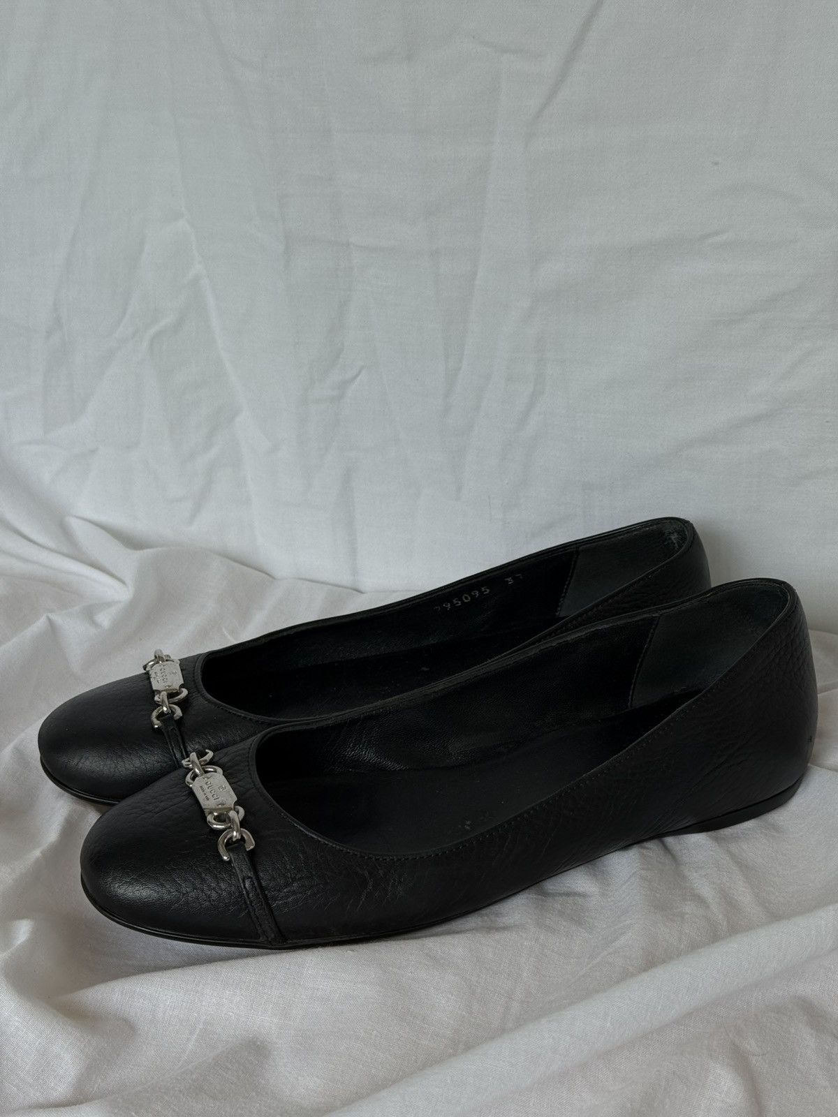 Gucci Gucci Black Leather Ballet Flats Metal Plaque Size US 7 / IT 37 - 2 Thumbnail