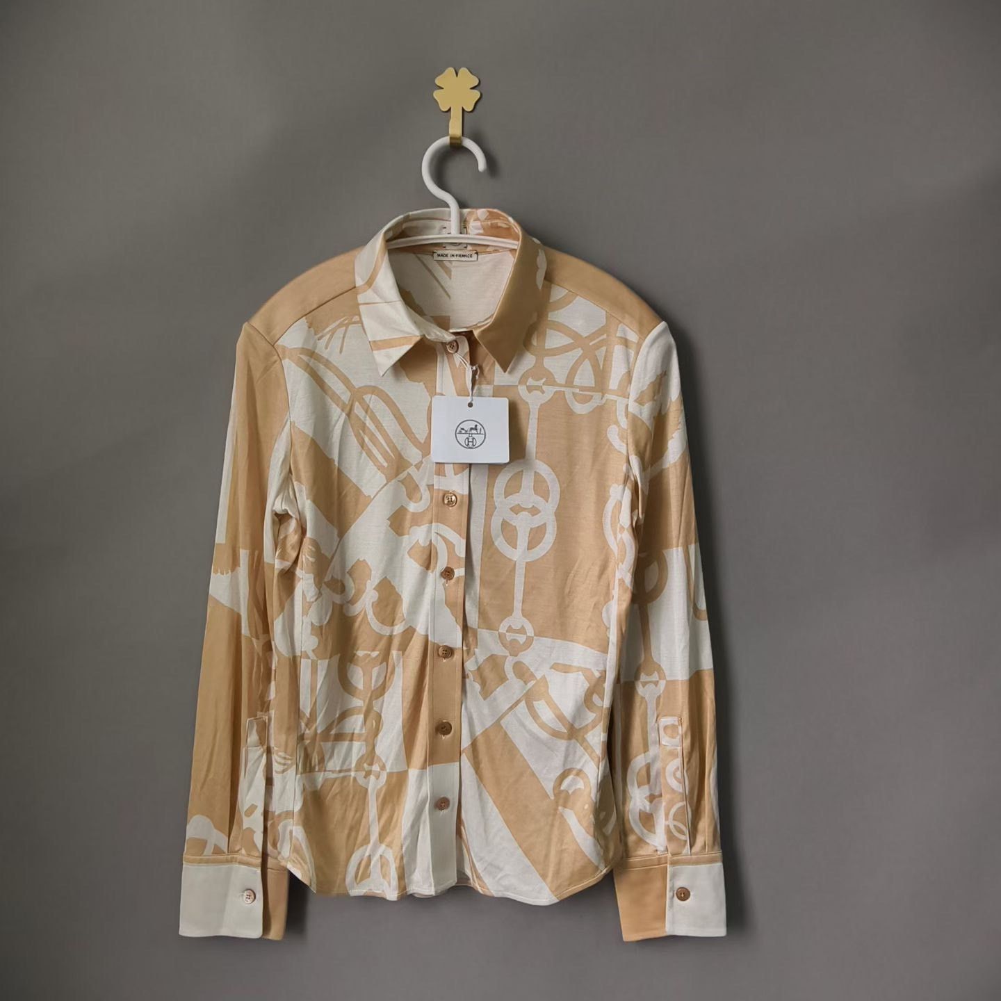 Hermes Hermes Silk Button Up M Women Size M / US 6-8 / IT 42-44 - 1 Thumbnail