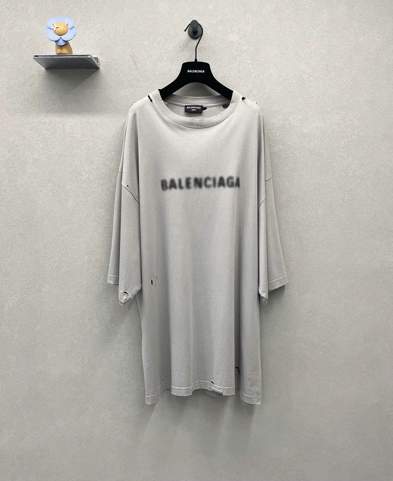 Balenciaga Balenciaga Grey short sleeve with holes Size US L / EU 52-54 / 3 - 1 Thumbnail