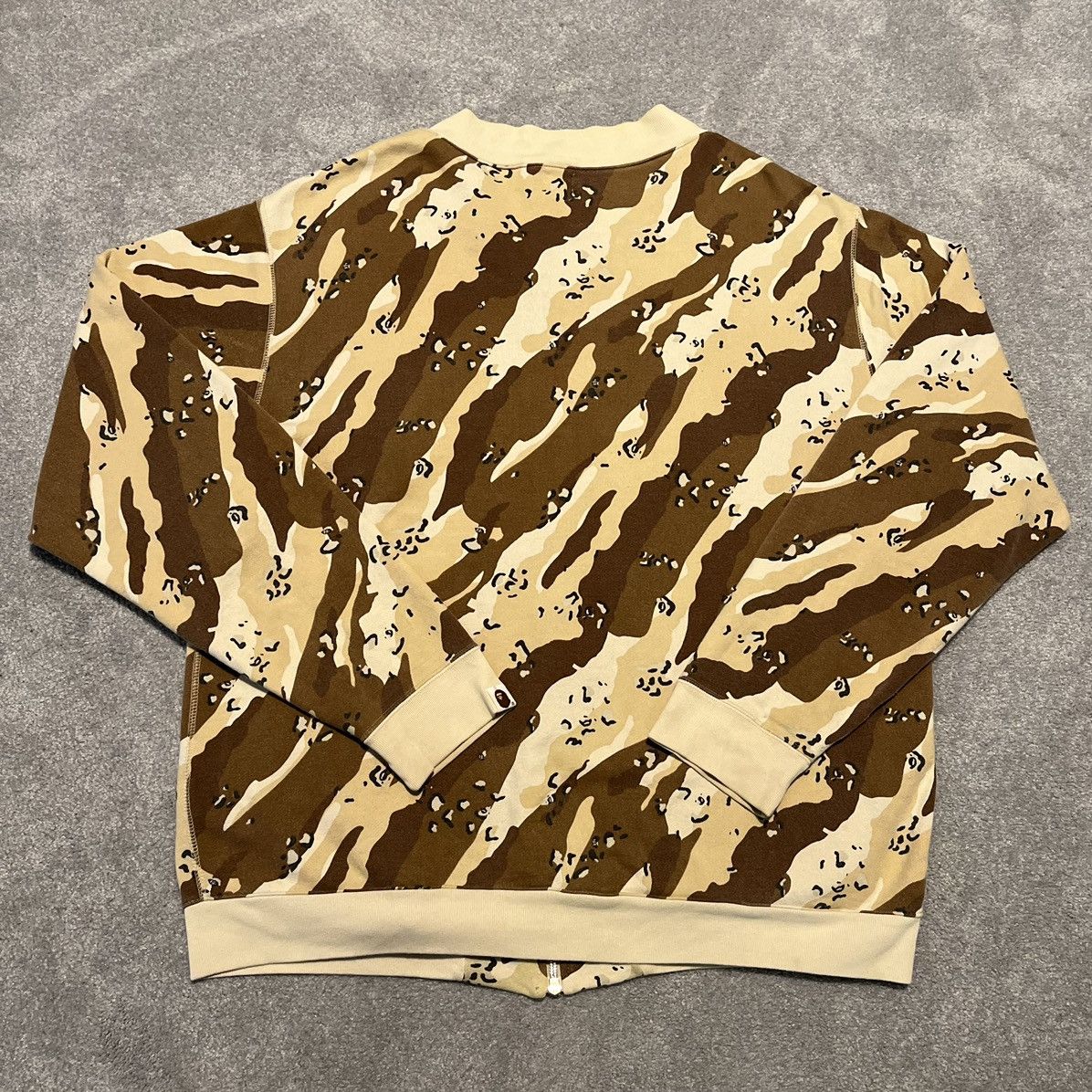 bape-nigo-rare-og-a-bathing-ape-bape-desert-camo-zip-up-bomber-jacket