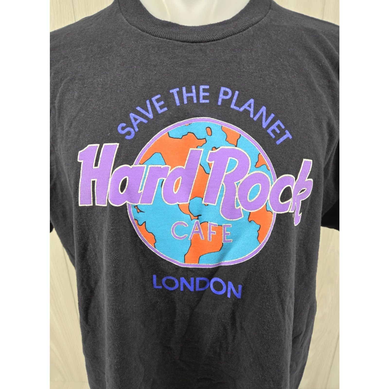 Hard Rock Cafe VINTAGE Hard Rock Cafe London T-Shirt-Save the Planet XL Black Mens Short Sleeve Single Stitch Size US XL / EU 56 / 4 - 3 Thumbnail