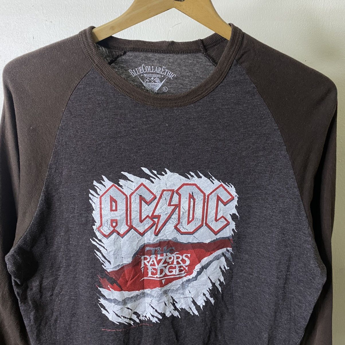 Band Tees Vintage 2004 ACDC The Razors Edge Album Raglan Tee Size US L / EU 52-54 / 3 - 2 Thumbnail
