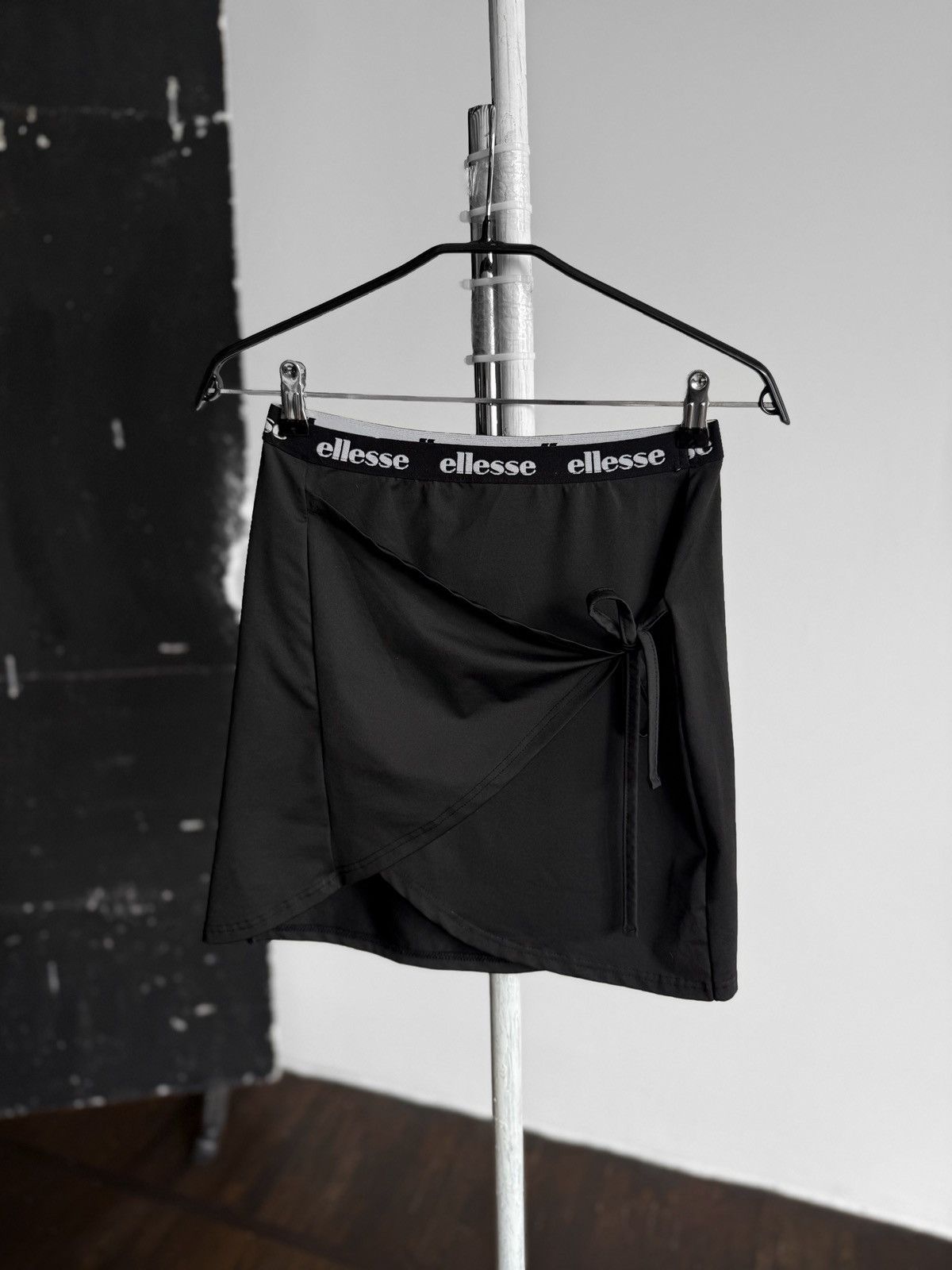 Ellesse Ellesse Womens Black Wrap Sports Skirt With Logo Waistband Size 27" / US 4 / IT 40 - 1 Thumbnail