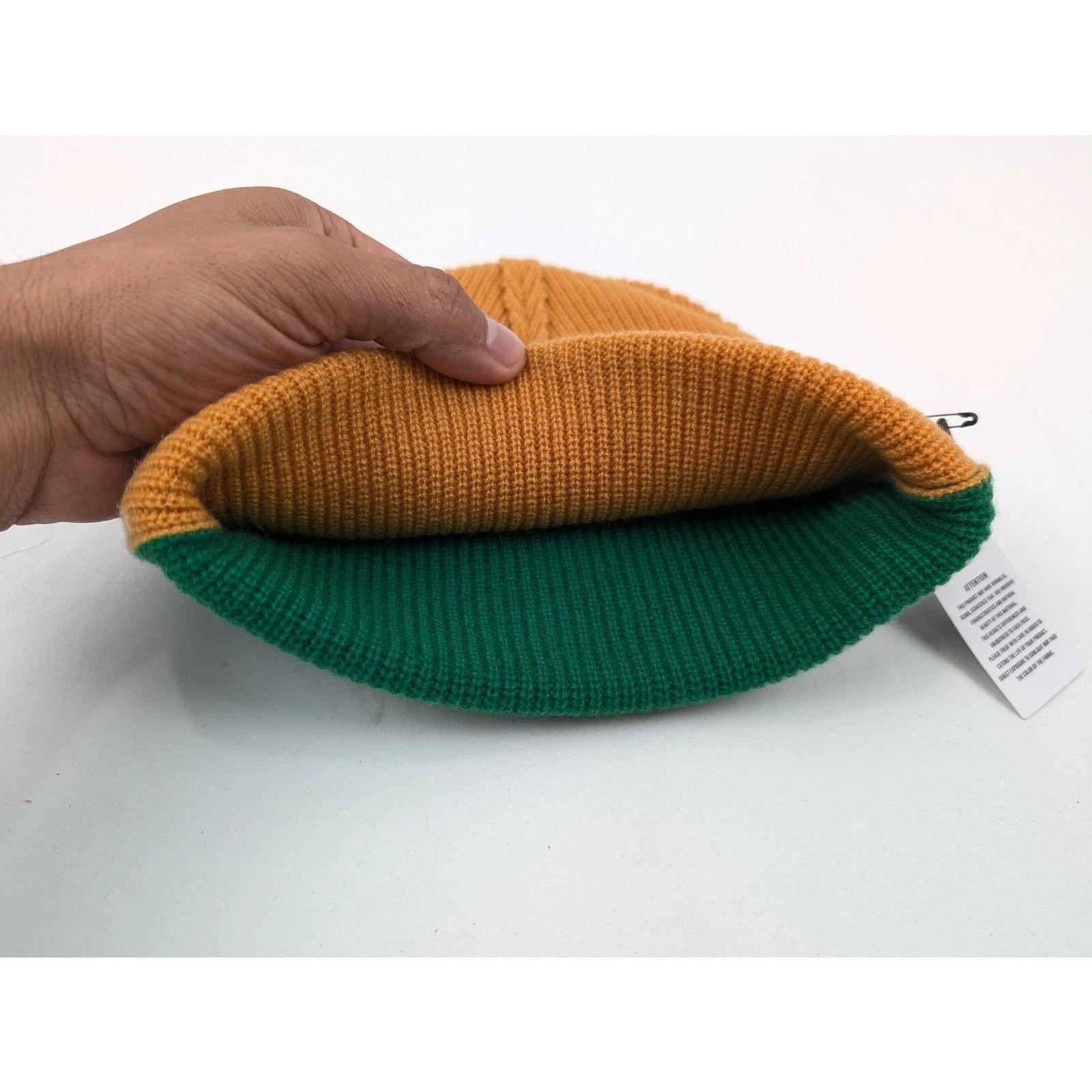 Gallery Dept. o1rshd1 Q:+207 / Size: OS / Beanie Cap / Hat in Green/Orange Size ONE SIZE - 7 Thumbnail