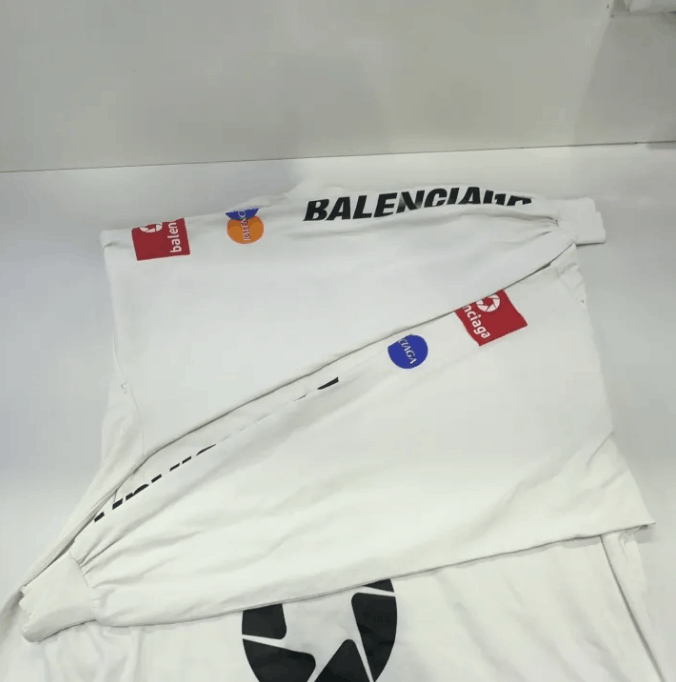 Balenciaga Balenciaga Oversized Long-Sleeve T-Shirt 1M Size US S / EU 44-46 / 1 - 14 Thumbnail
