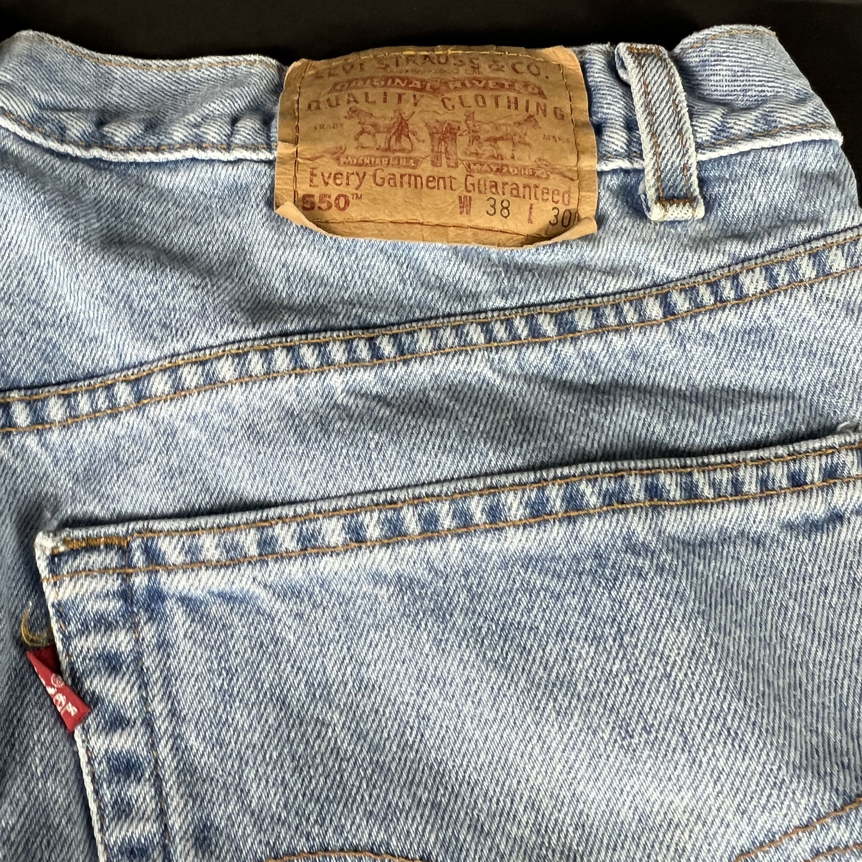 Levi's × Vintage VTG 90s Levi's Jeans 550 Relaxed Light Blue Faded Denim Size US 37 - 13 Thumbnail