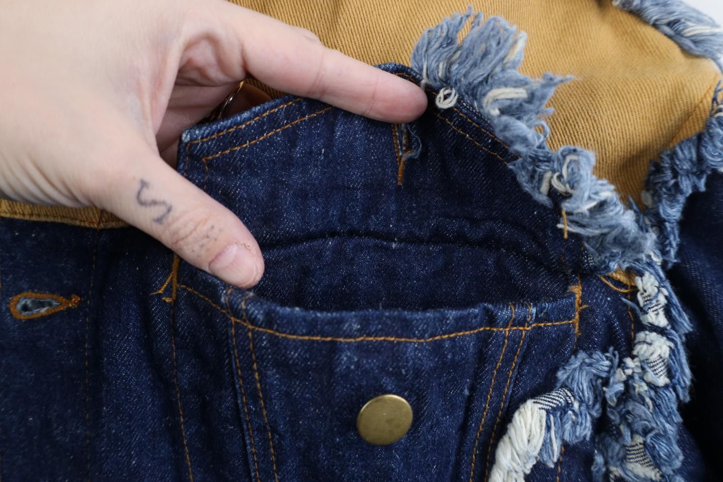 Vintage Deadstock Vintage 90s Streetwear Patch Denim Trucker Jacket Size US S / EU 44-46 / 1 - 11 Thumbnail