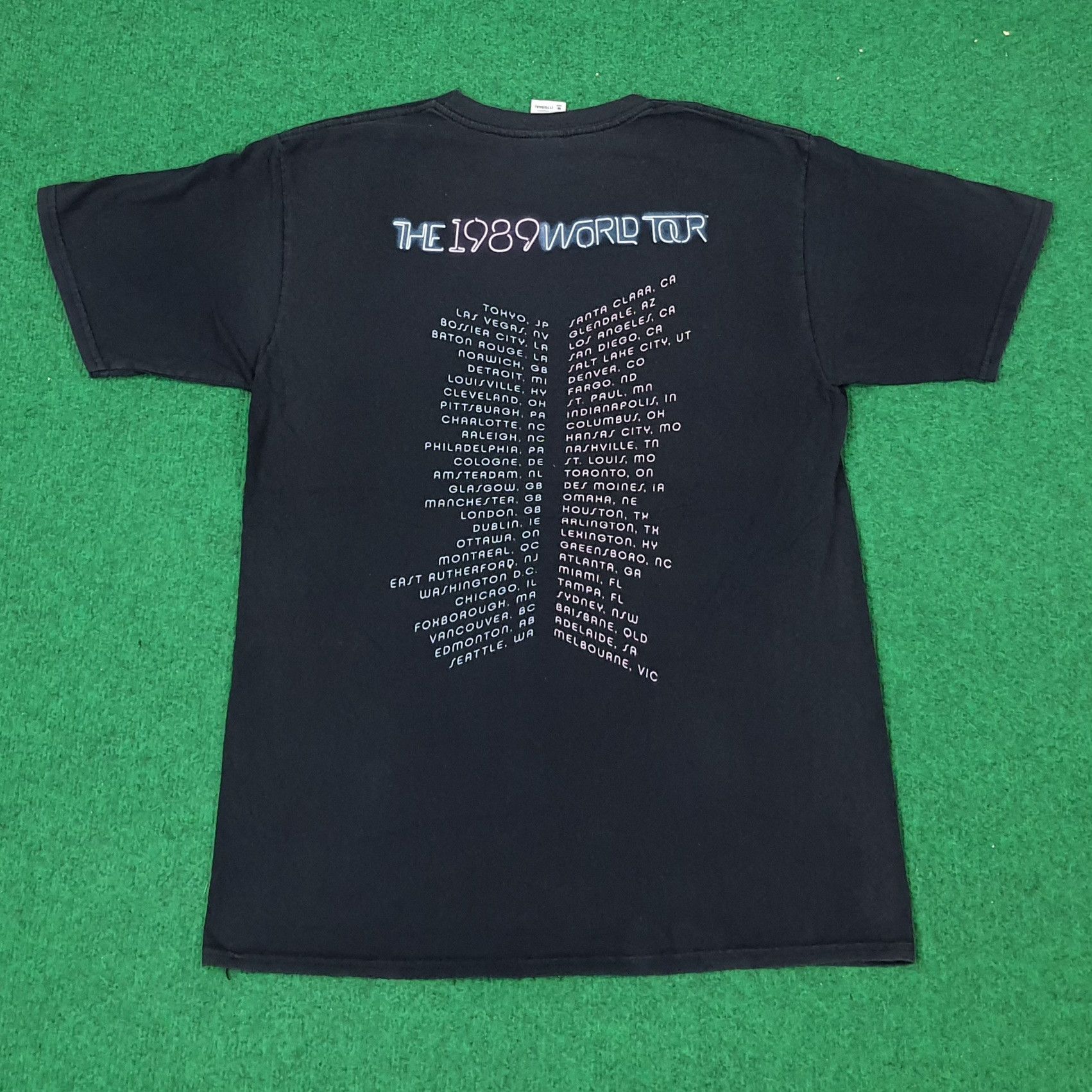 Band Tees × Vintage Vintage Taylor Swift The 1989 World Tour Tees C219N34 Size US S / EU 44-46 / 1 - 3 Thumbnail