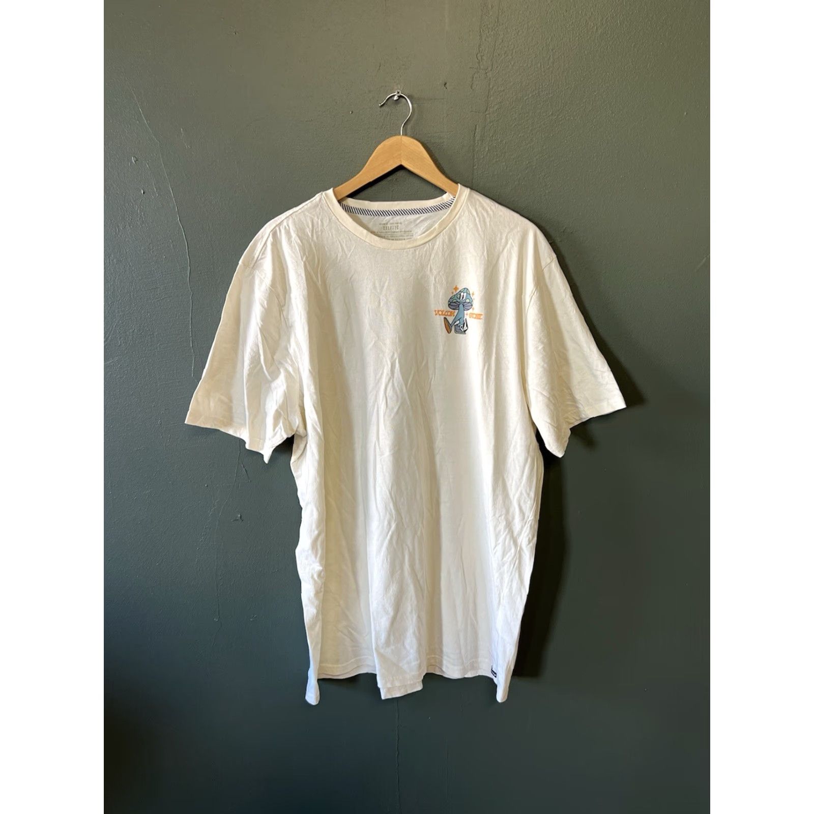 Volcom Volcom Mens White Short Sleeve T-Shirt Mushroom Graphic 2XL VINTAGE Size US XXL / EU 58 / 5 - 2 Thumbnail