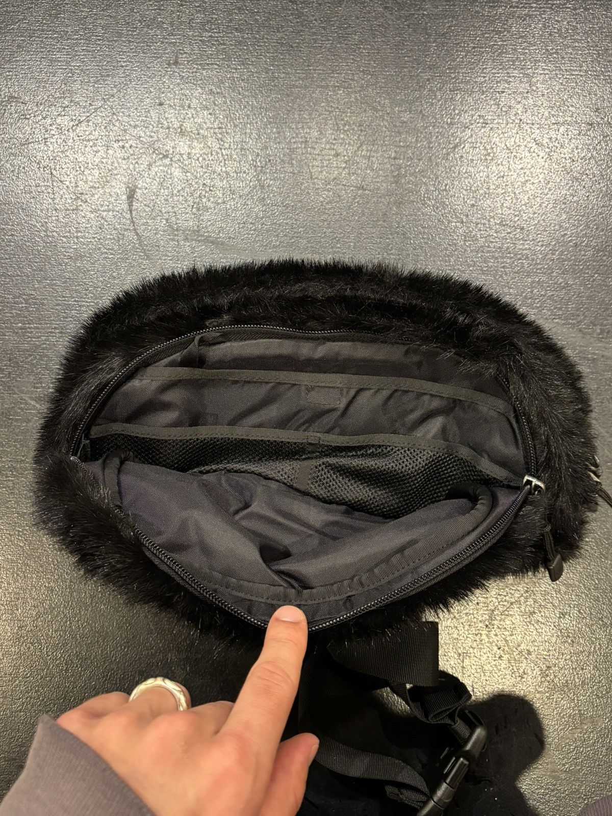 Supreme × The North Face Supreme X The North Face Faux Fur Waist Bag Size ONE SIZE - 5 Thumbnail