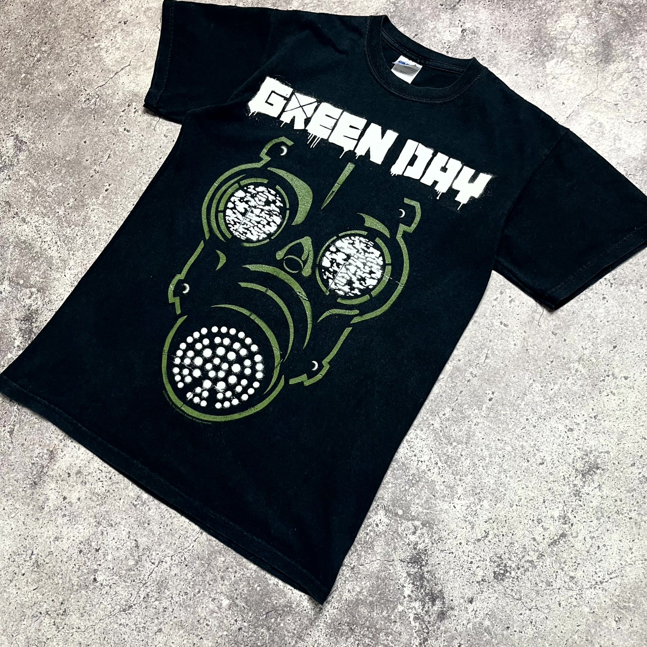 Gildan Gildan Green Day Gas Mask Black Rock T-Shirt Men’s Size S Size US S / EU 44-46 / 1 - 2 Thumbnail
