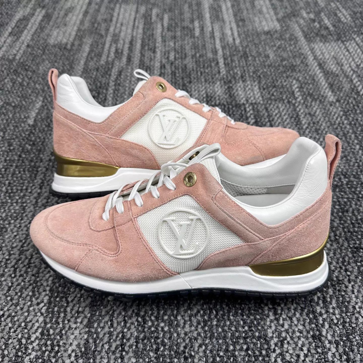 Louis Vuitton Louis Vuitton Run Away White & Pink Logo Sneaker 40 Size US 9.5 / IT 39.5 - 4 Thumbnail