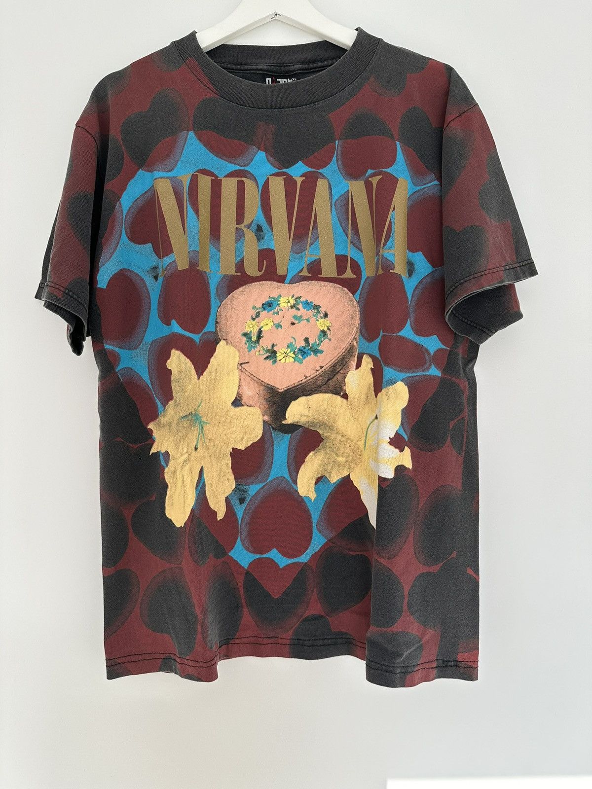 Vintage Vintage 90s Nirvana Heart Shape Box Shirt Size XL Size US XL / EU 56 / 4 - 1 Thumbnail