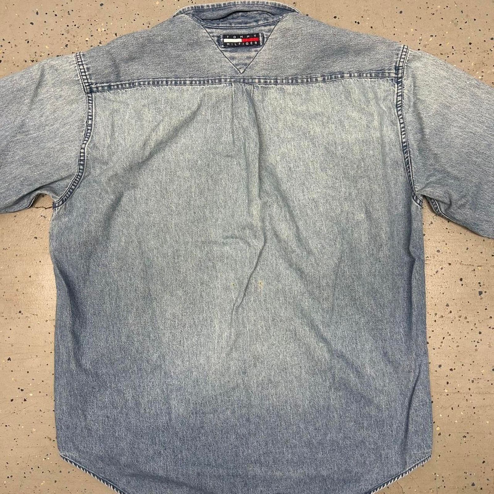 Tommy Hilfiger Vtg tommy hilfiger denim shirt Size US L / EU 52-54 / 3 - 7 Thumbnail