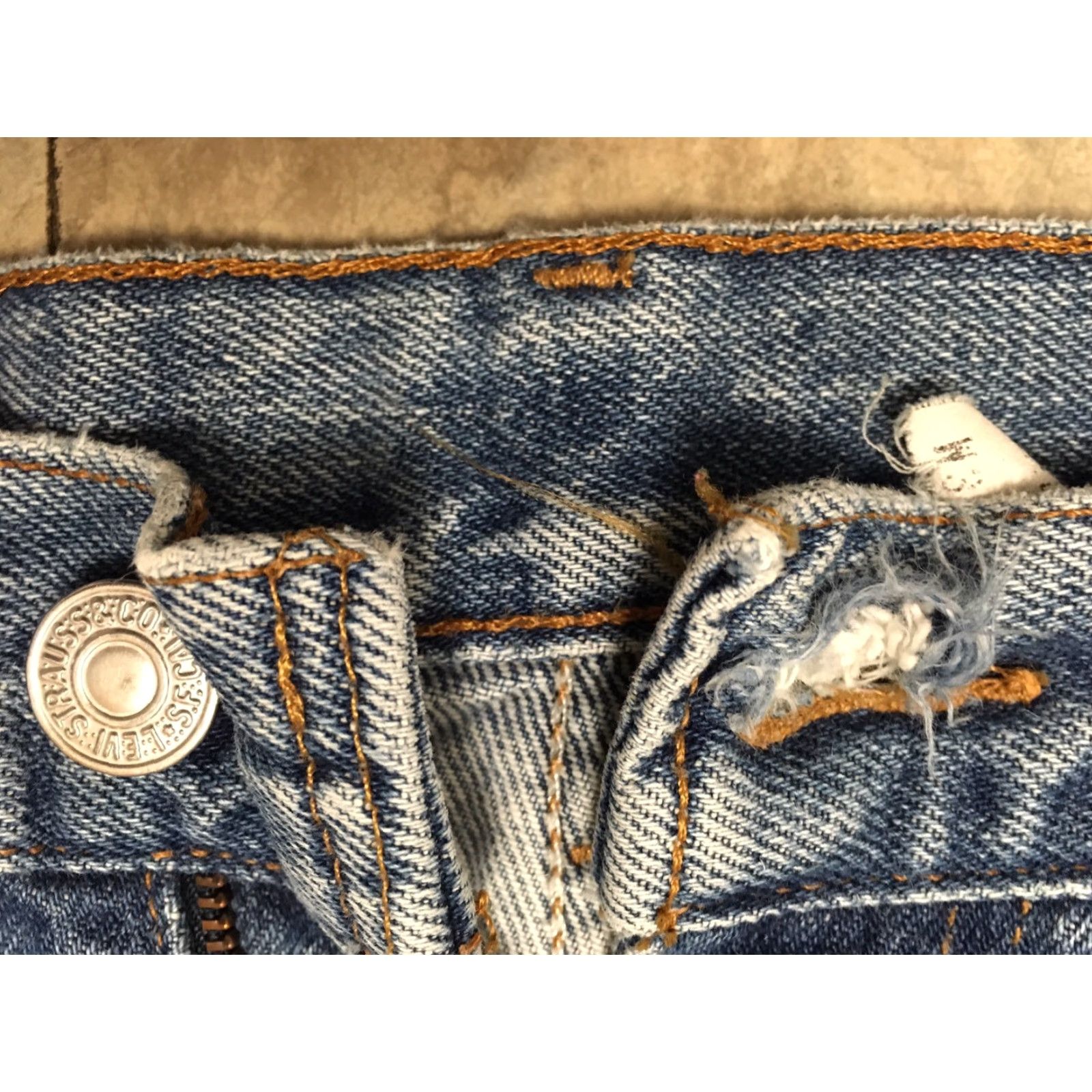Levi's VINTAGE Levi's 550 Relaxed Fit Jeans 32 34 Distressed From Wear Destroyed Mens Jeans 5-Pocket Blue Denim Regular Inseam 34 Size US 32 / EU 48 - 5 Thumbnail