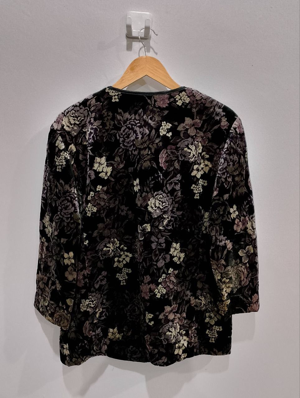 Le Grande Bleu (L.G.B.) Vintage ROMACHE Velvet Floral Embroidered Coat Jacket Size M / US 6-8 / IT 42-44 - 2 Thumbnail