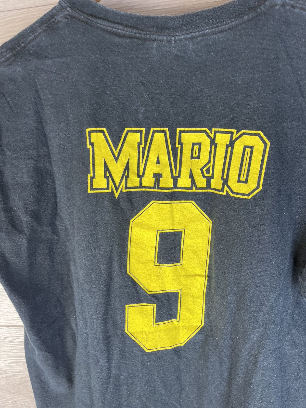 Gildan Vintage men's merch T-shirt Super Mario Stars 2007s size M Size US M / EU 48-50 / 2 - 11 Thumbnail