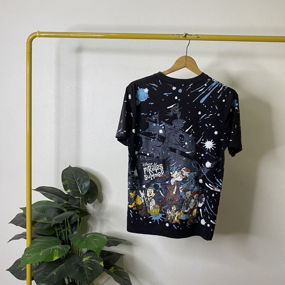 Mickey Mouse Y2K Tokyo Disney Resort Mickey Mouse Pirates Summer T Shirt Size US S / EU 44-46 / 1 - 6 Thumbnail