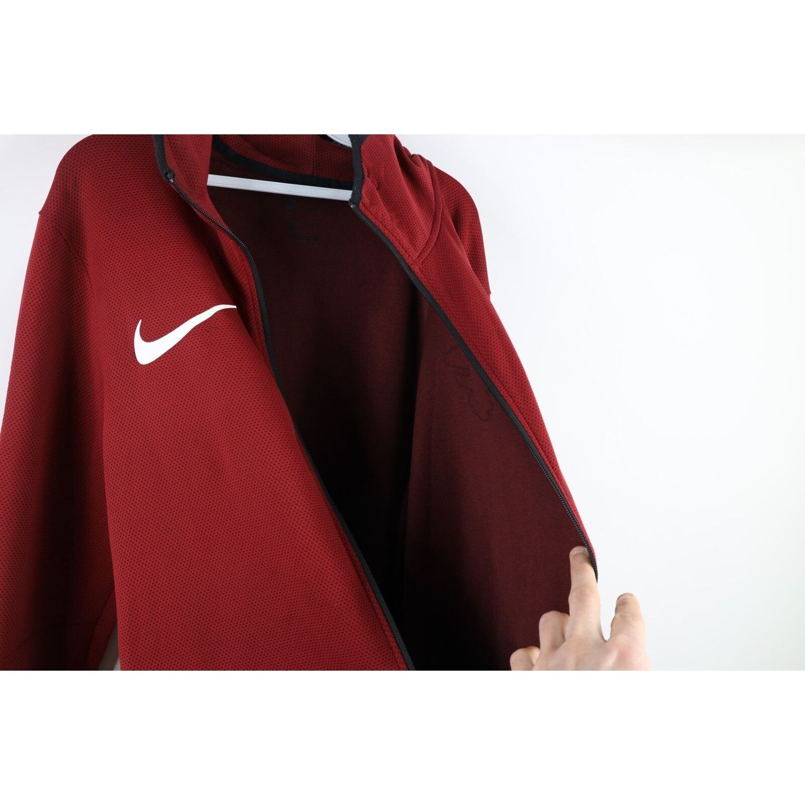 Nike Nike NBA Distressed Cleveland Cavaliers Basketball Hoodie Size US L / EU 52-54 / 3 - 10 Thumbnail