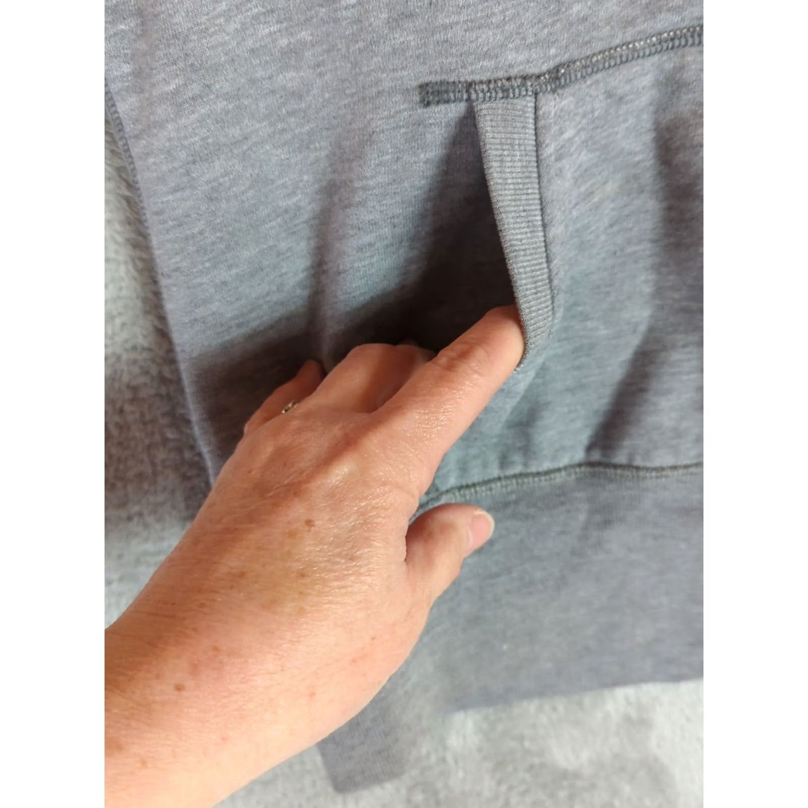 Abercrombie & Fitch VINTAGE Abercrombie & Fitch Hoodie Sweatshirt Women’s Gray Pullover Sz M High Neck Embroidered Logo 90s Preppy Regular Fit Fleece Cotton-Polyester Size M / US 6-8 / IT 42-44 - 4 Thumbnail