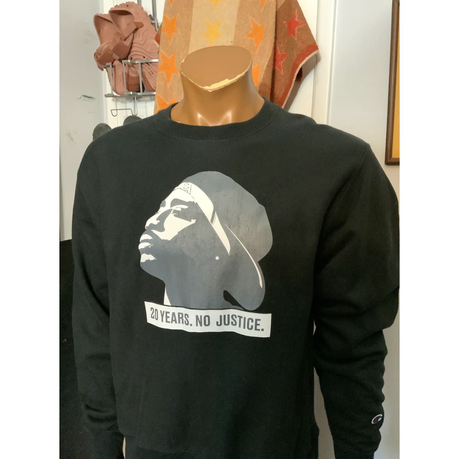 Champion VINTAGE Champion Reverse Weave Unsolved The Murders Of Tupac & Notorious Sweatshirt Sz.M Size US M / EU 48-50 / 2 - 8 Thumbnail